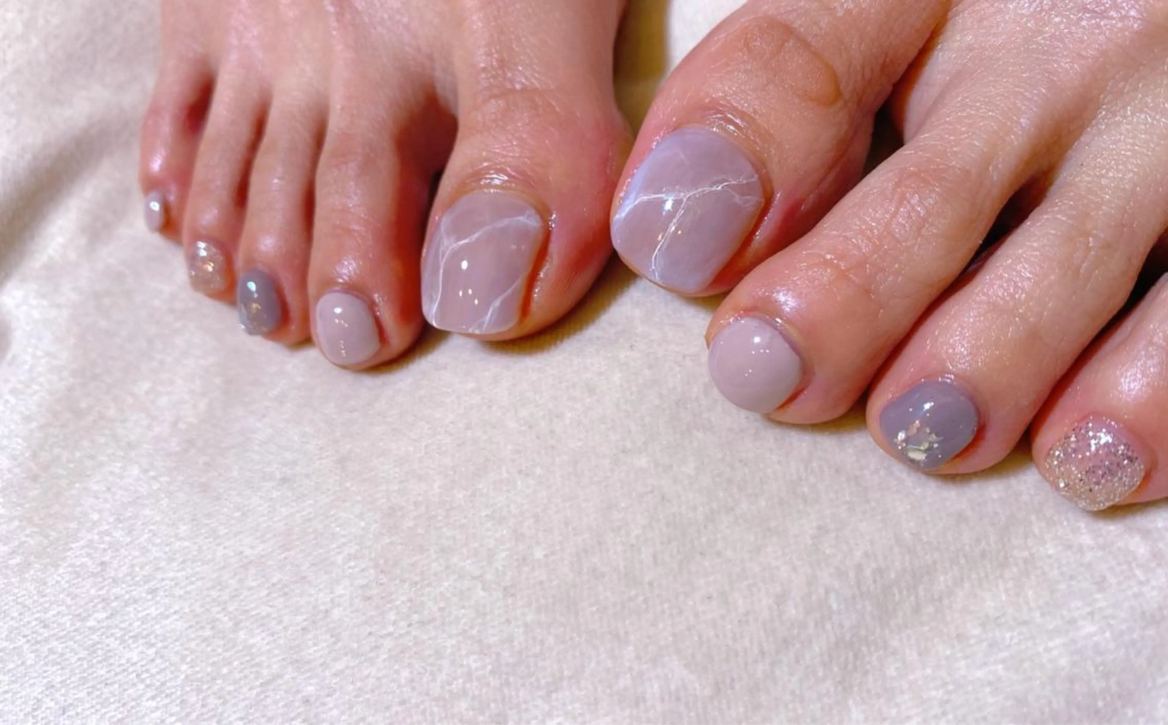 ネイル ホログラムネイル フットネイル Nail Room Bellisのネイルデザイン