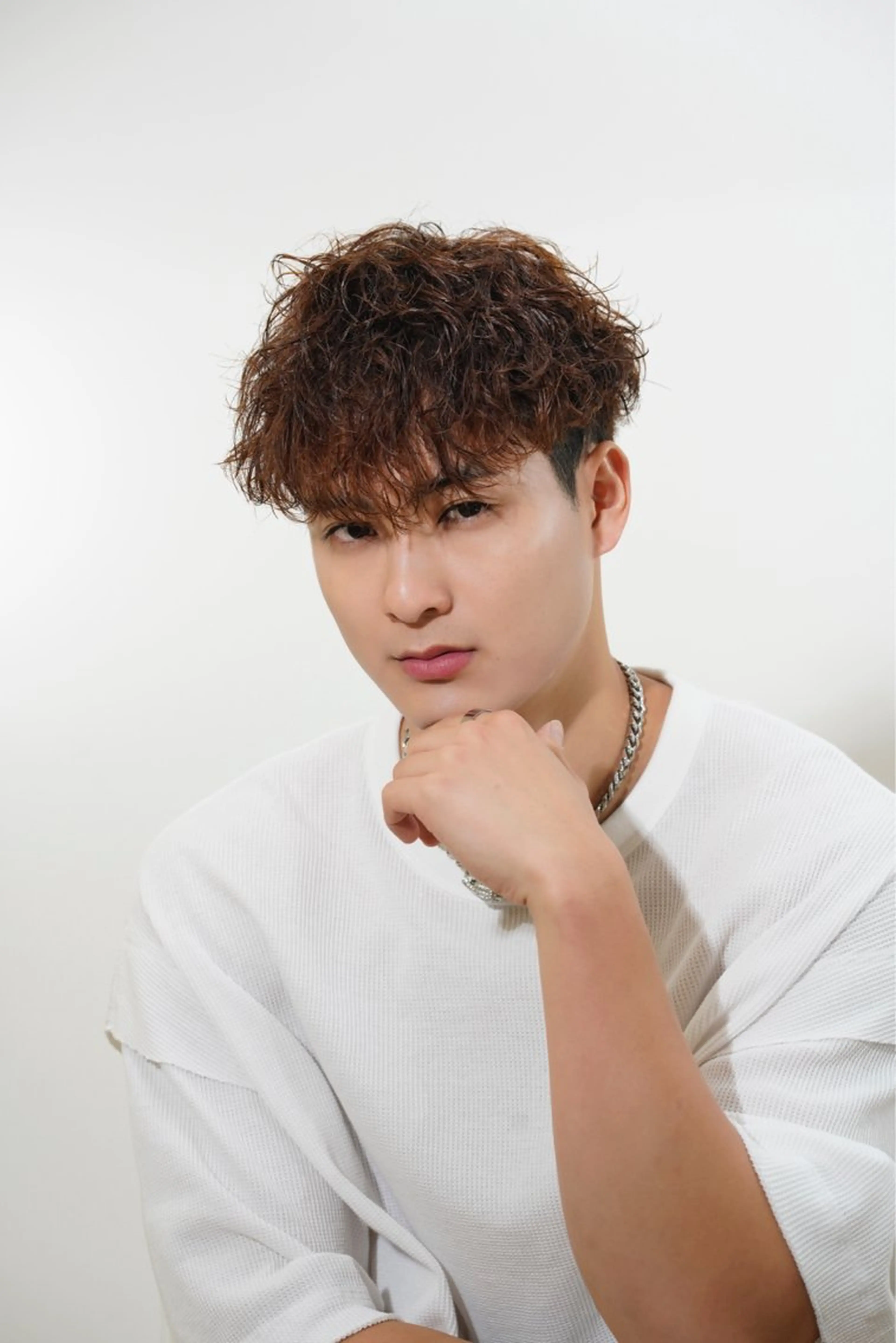 カラー パーマ メンズ スペインカール ブラウンカラー AI TOKYO  men's 横浜所属・【パーマの達人】 💎メンズ特化🔥徹のヘアスタイル