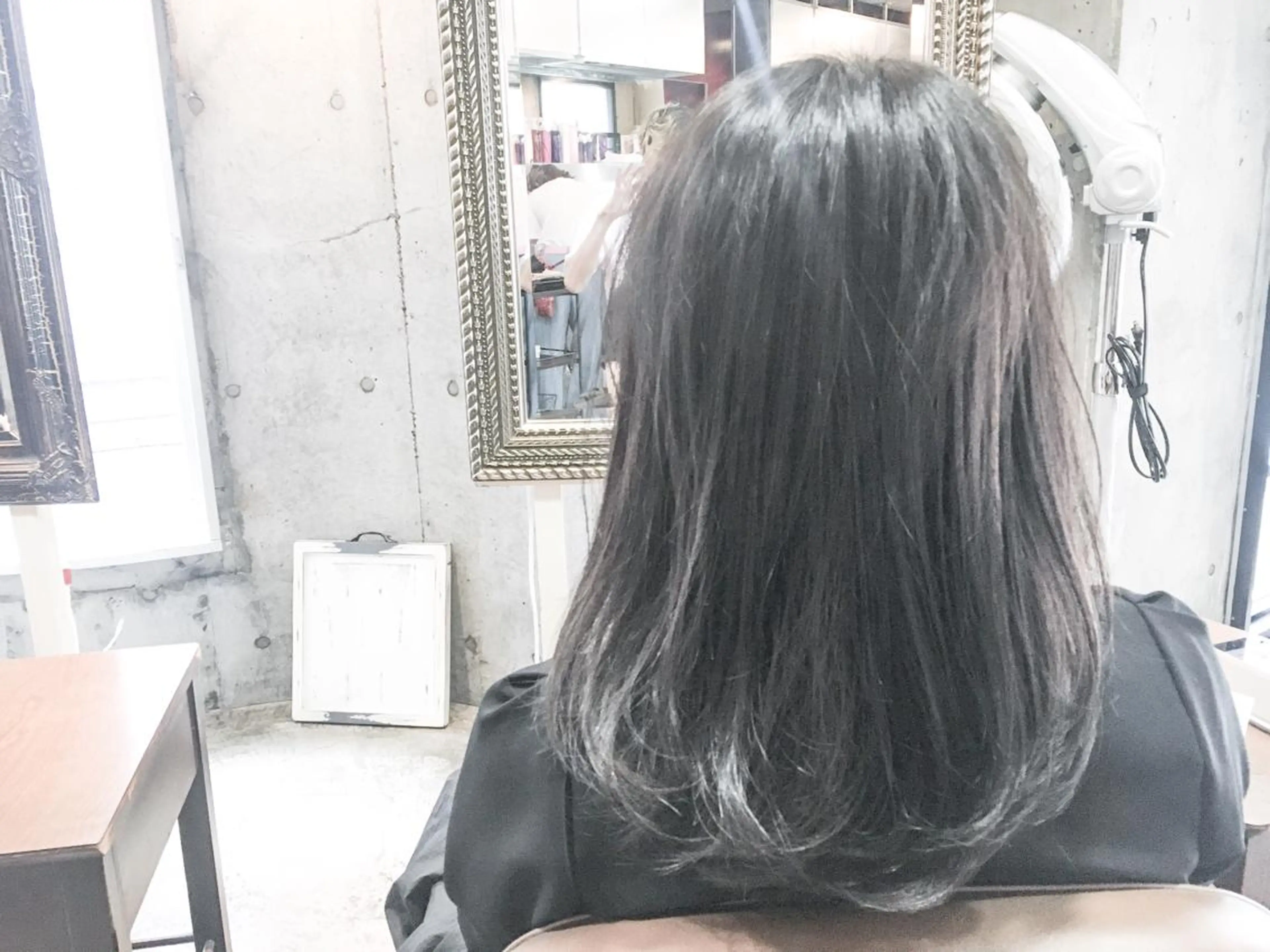 ミディアム カラー ダークグレー ダブルカラー 北條 優輝のヘアスタイル