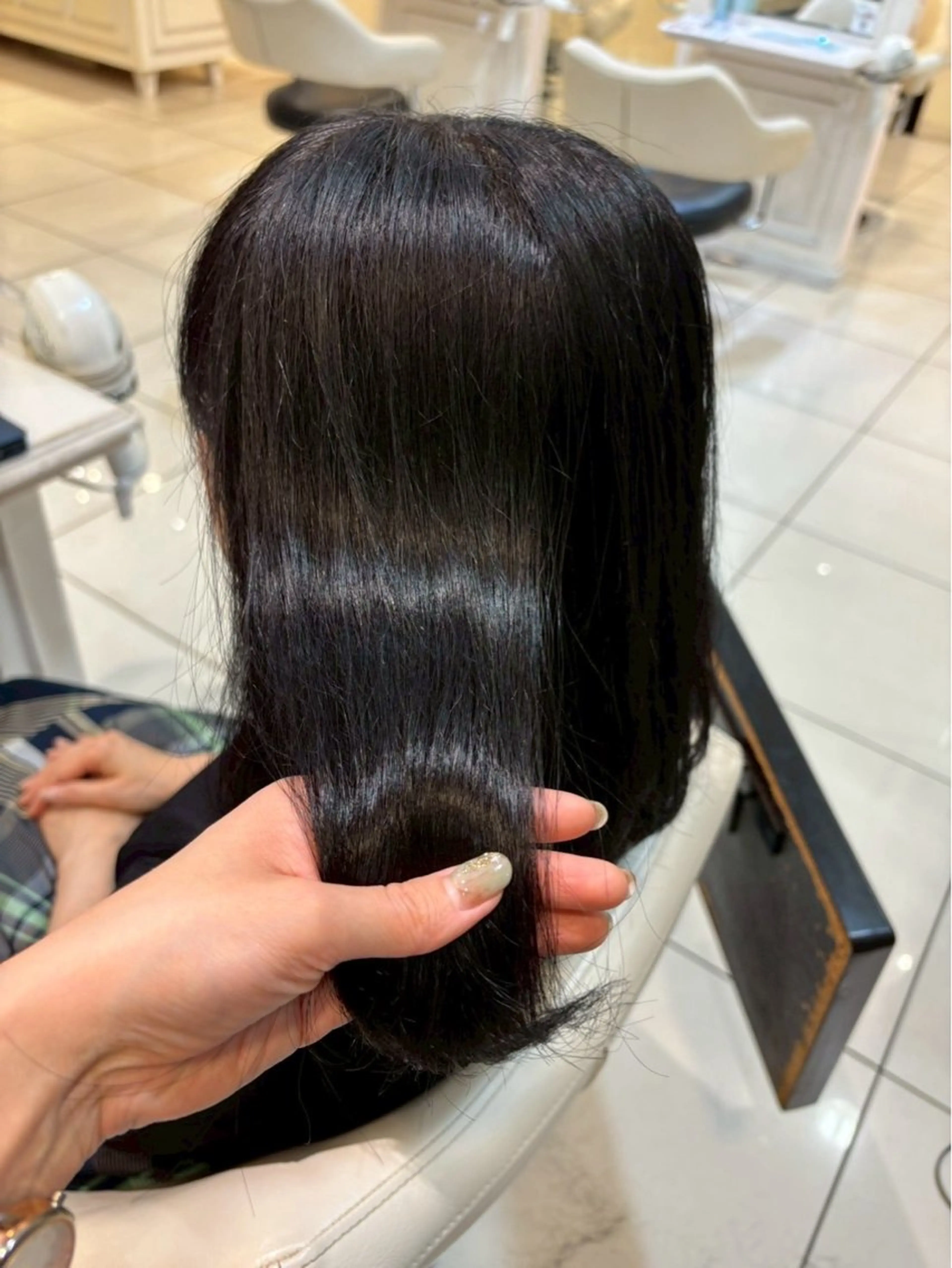 セミロング 縮毛矯正 池田 咲来のヘアスタイル