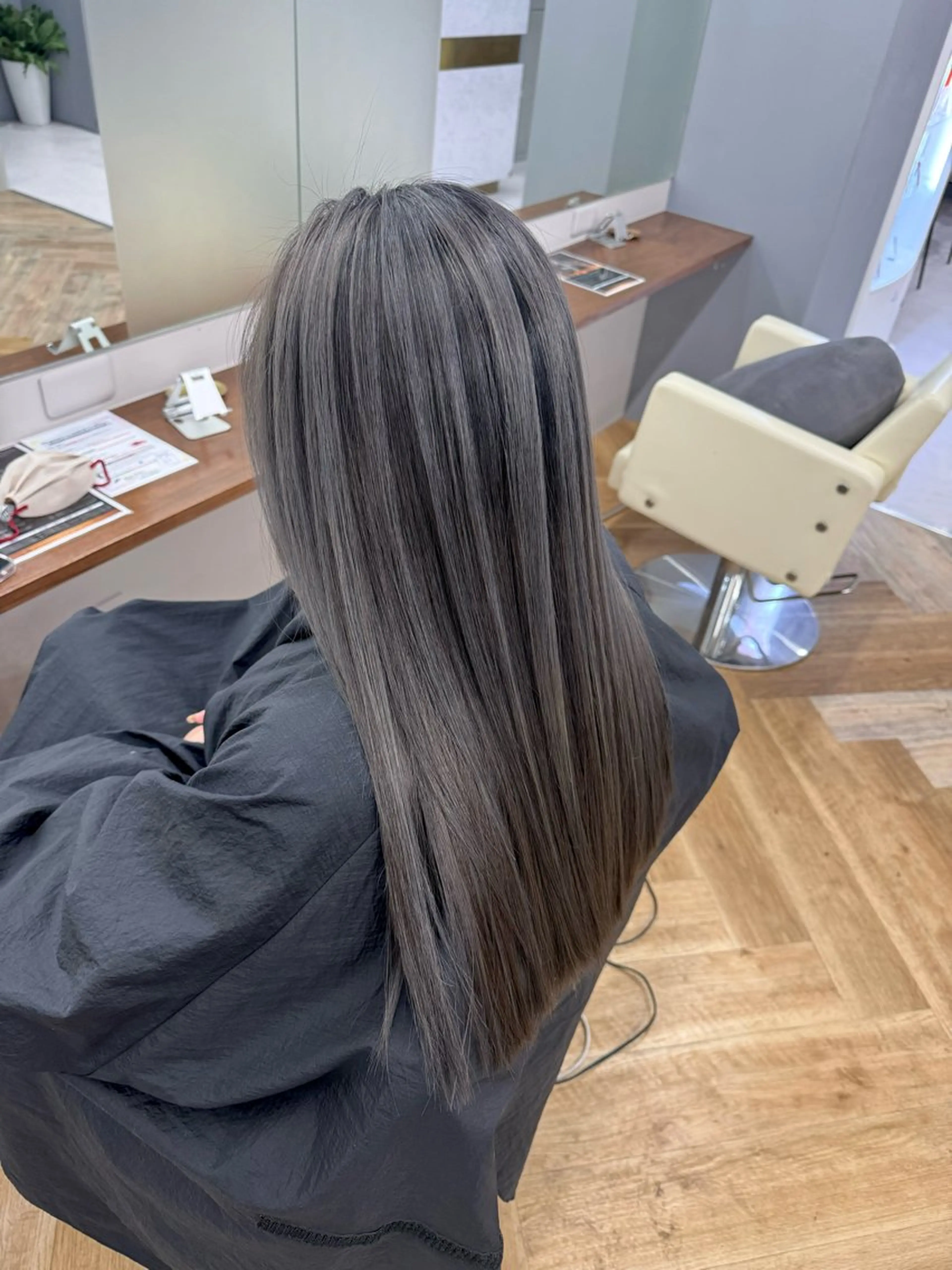 ロング カット ヘアカラー 髪質改善＆ハイトーンカラー Cica神戸三宮元町店所属・福田 美波のヘアスタイル