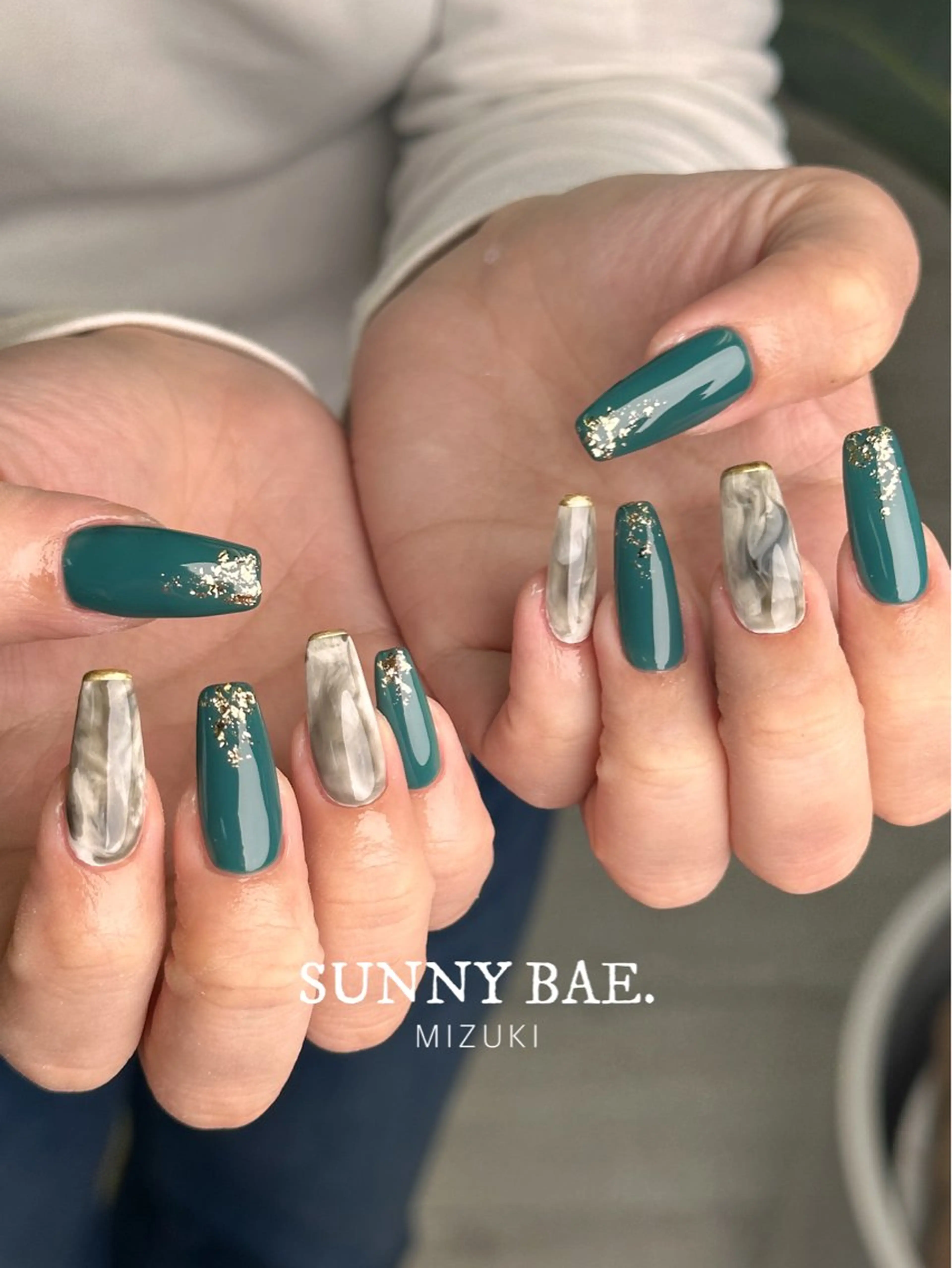 ネイル 成人式 長さ出し フレンチネイル グリーン ニュアンスネイル ハンドネイル SUNNY BAE. 🌼MIZUKIのネイルデザイン