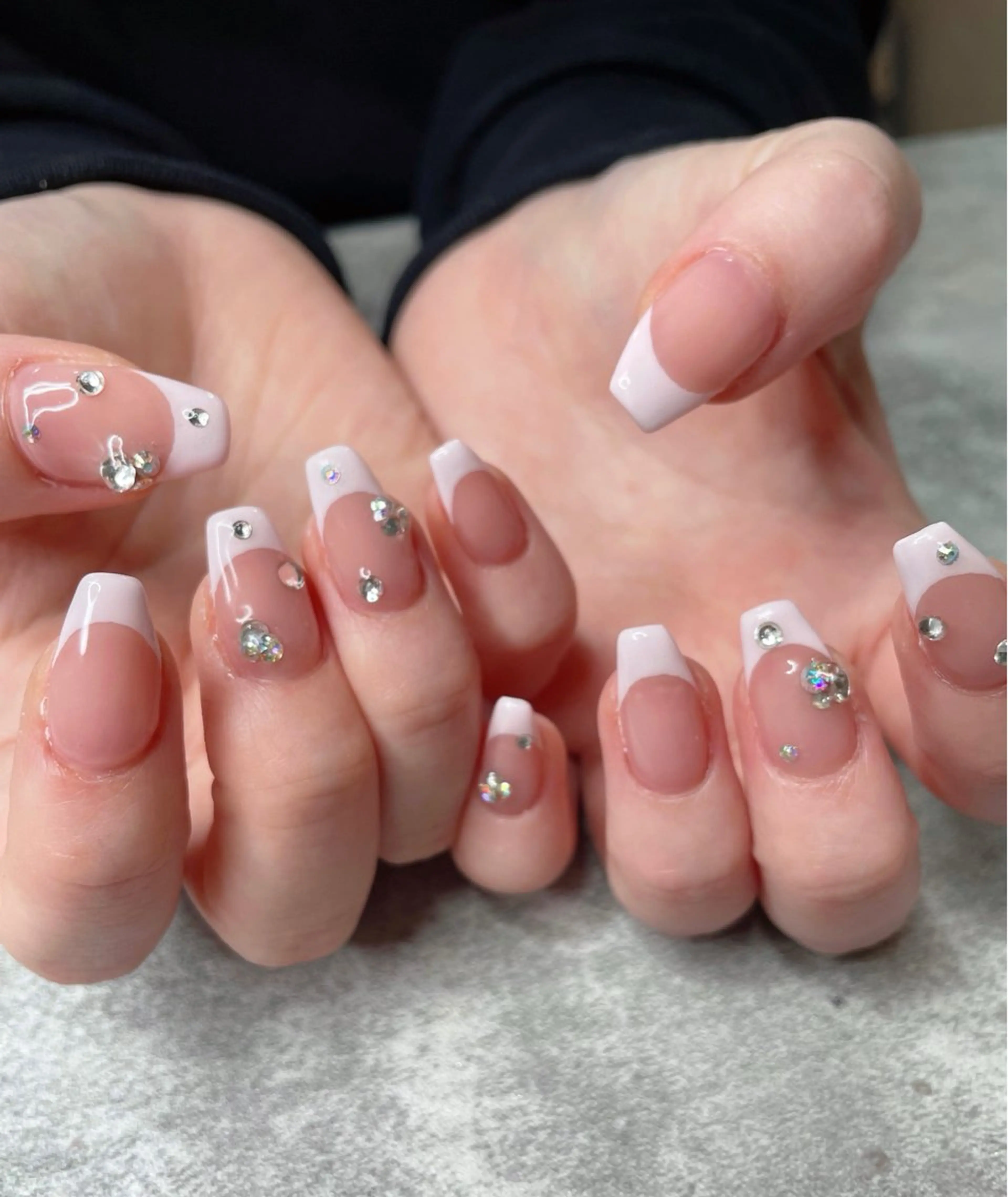 ネイル フレンチネイル キラキラネイル ピンク 春ネイル ストーンネイル ハンドネイル ma riのネイルデザイン