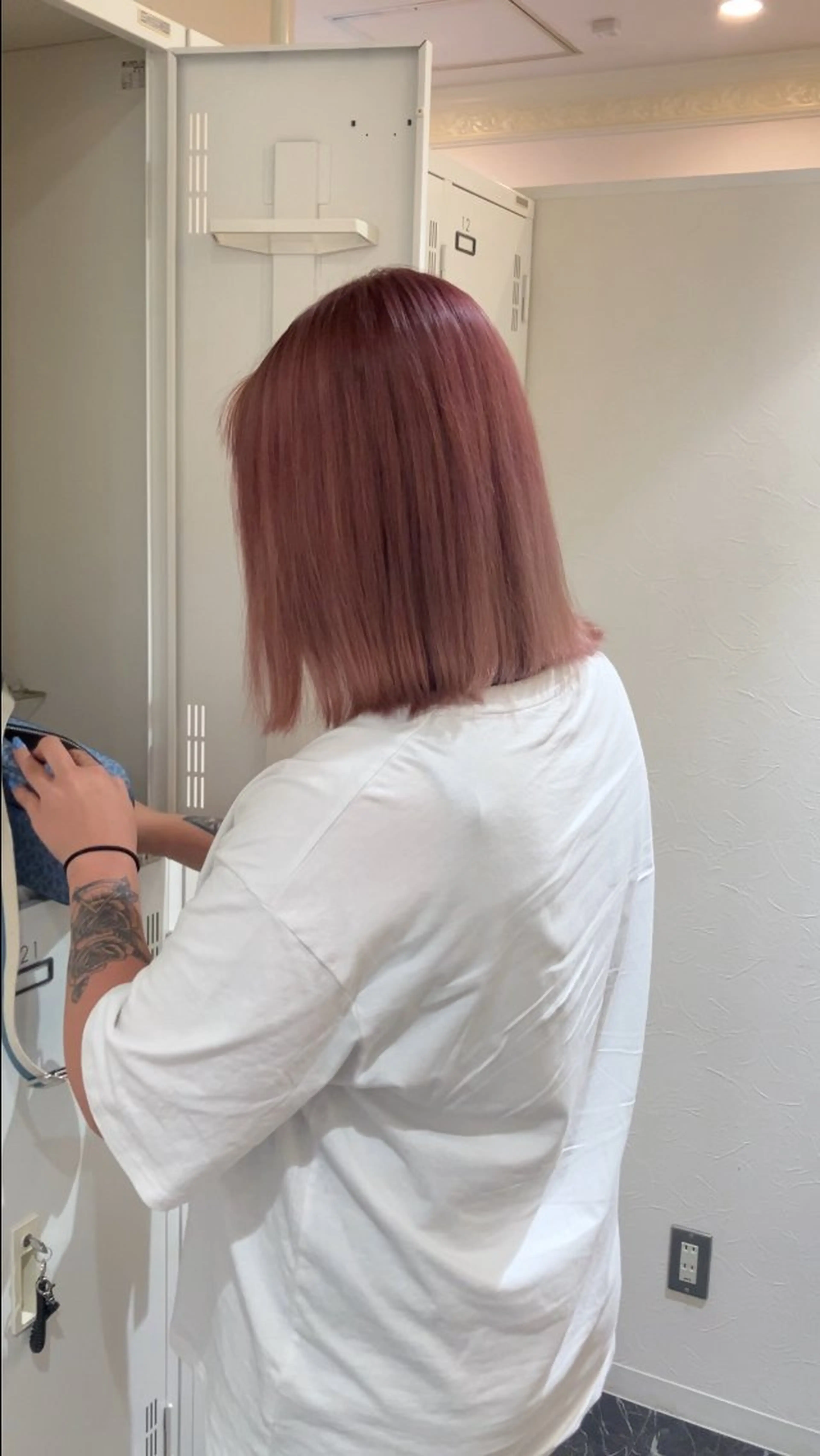 ミディアム カラー ベージュカラー ハイトーンカラー ピンクカラー ピンクベージュ 艶髪カラー/ 怜音のヘアスタイル