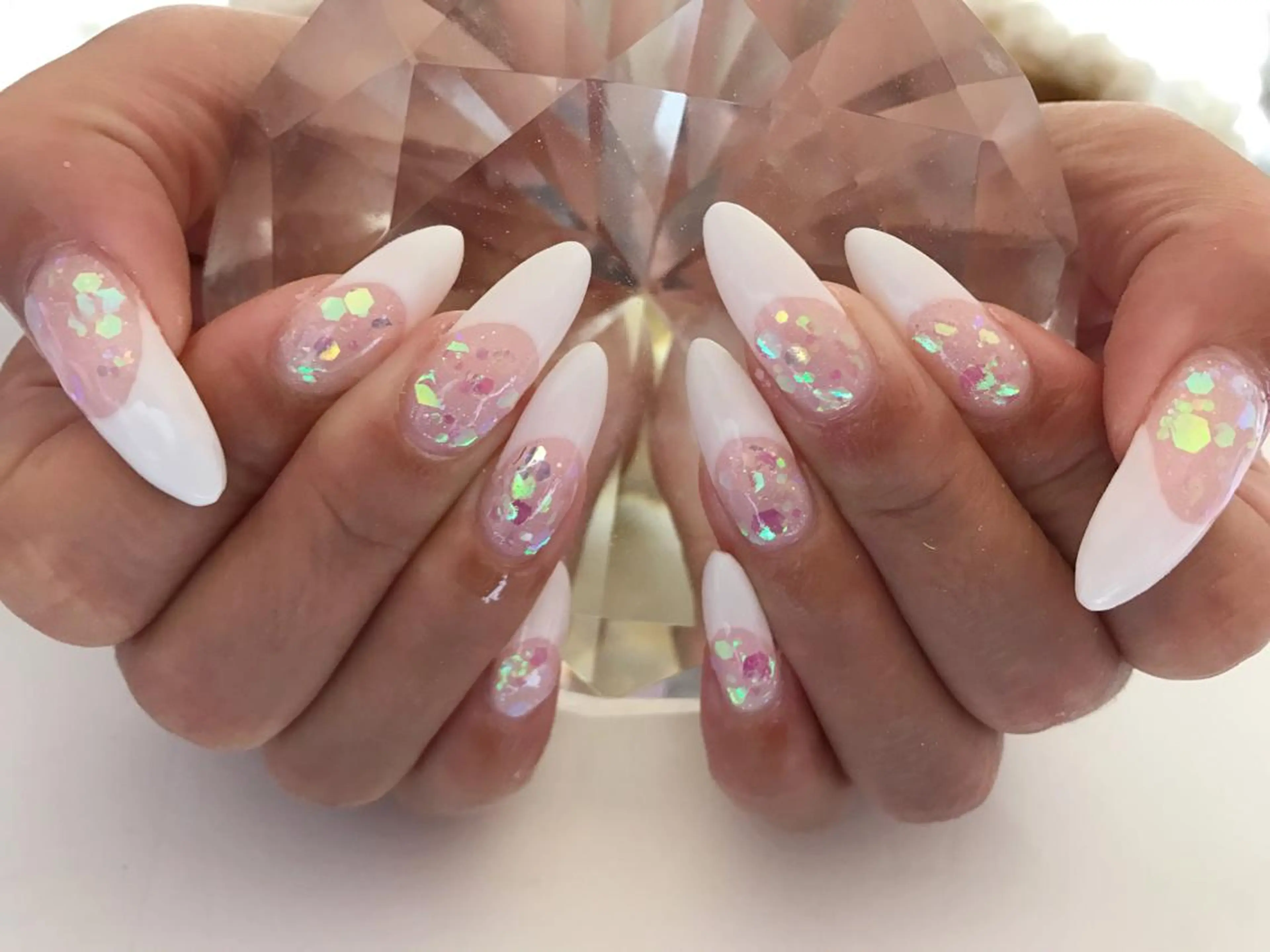 ネイル フレンチネイル ジェルネイル ラメ(グリッター) YUN 💅のネイルデザイン