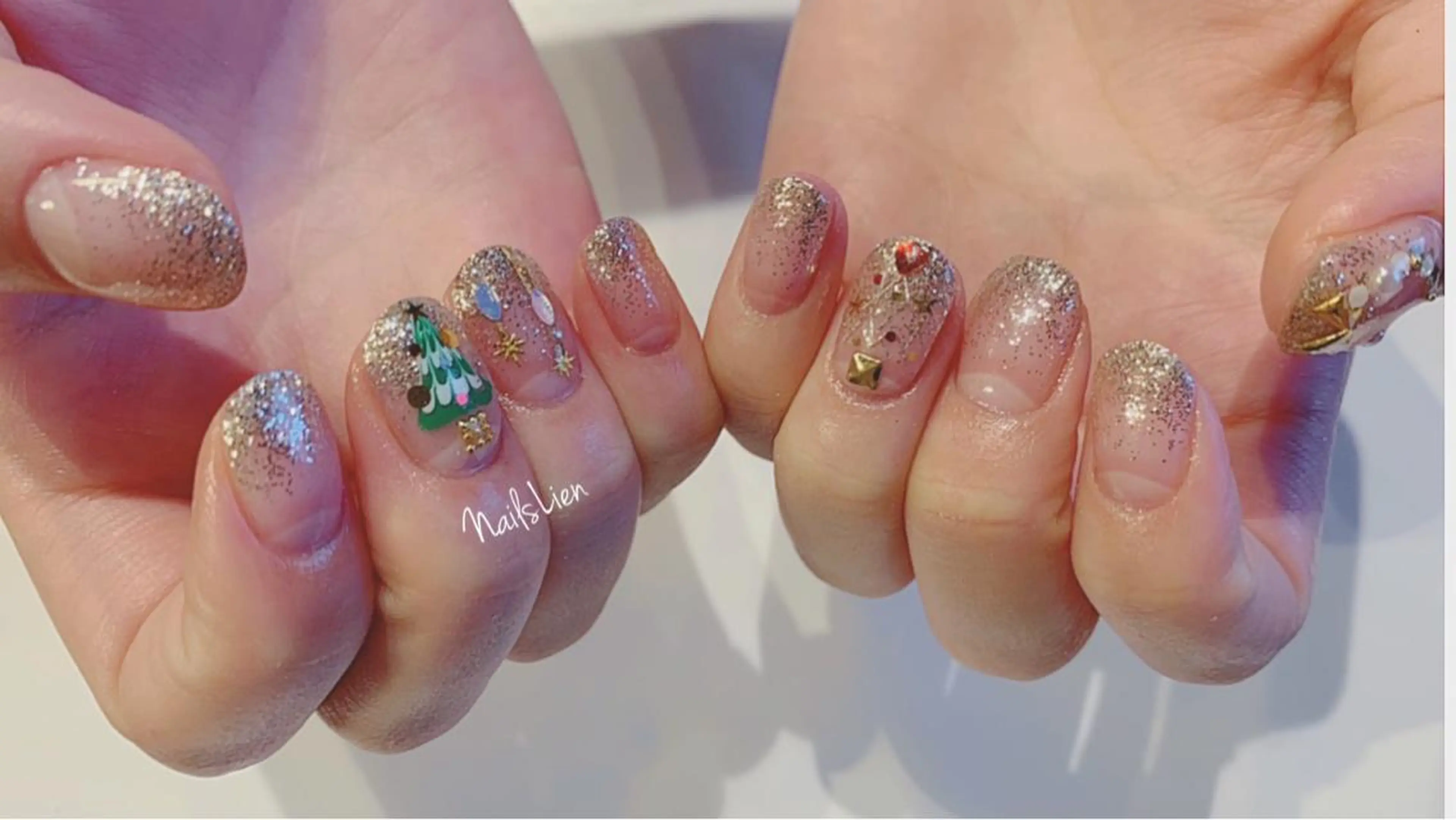 ネイル アートネイル ラメ(グリッター) ラメグラデーション 冬ネイル クリスマス 凛 リンのネイルデザイン