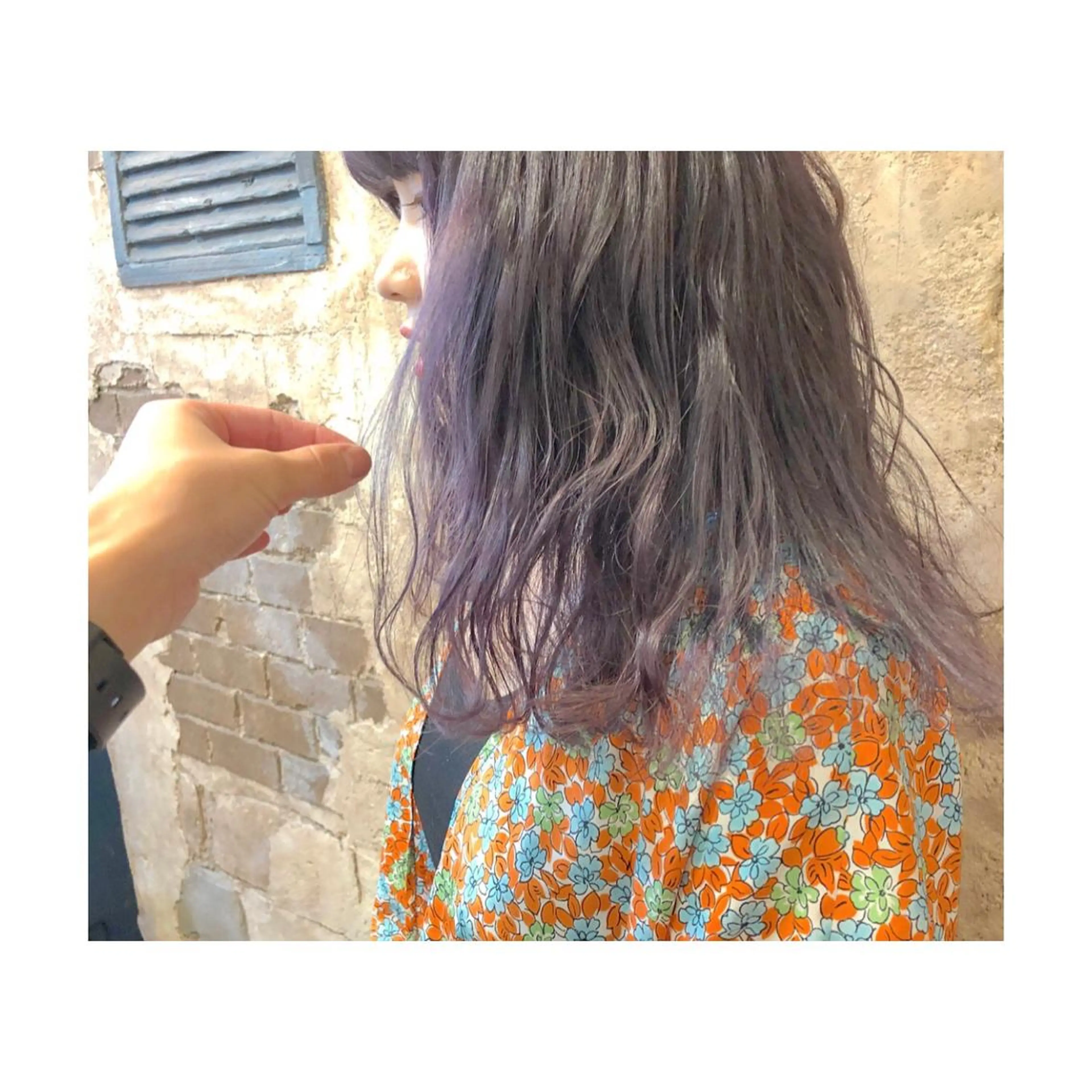 セミロング カラー ブリーチ、パーマ 西部笑のヘアスタイル