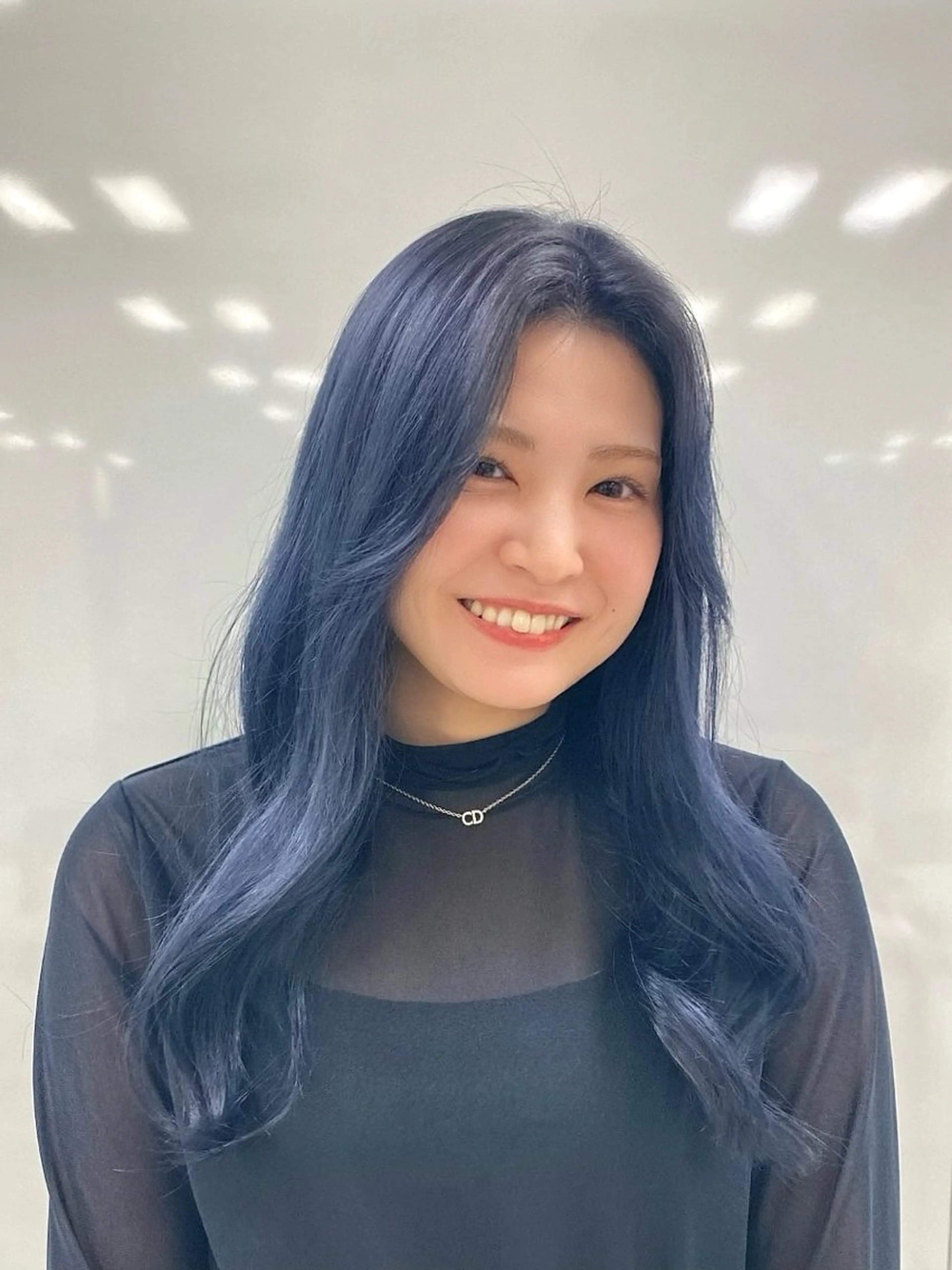 セミロング カラー ネイビーカラー シルバー カット ヘアカラー トリートメント 銀座メンズパーマ🦚 ブリーチ🌿レイヤーのヘアスタイル