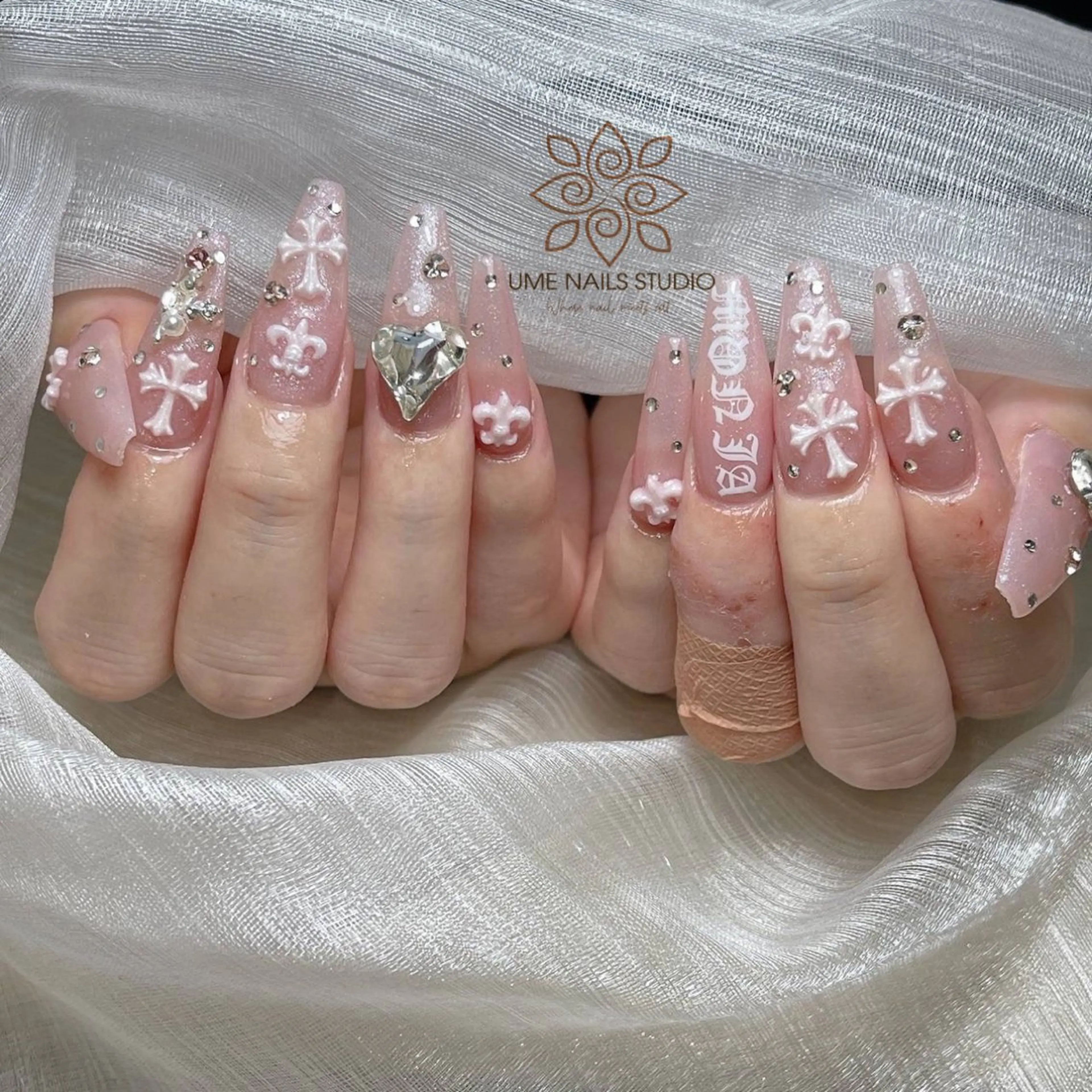 ネイル チークネイル クリアネイル ガーリー キラキラネイル 韓国ネイル ハンドネイル Ume Nail Studioのネイルデザイン