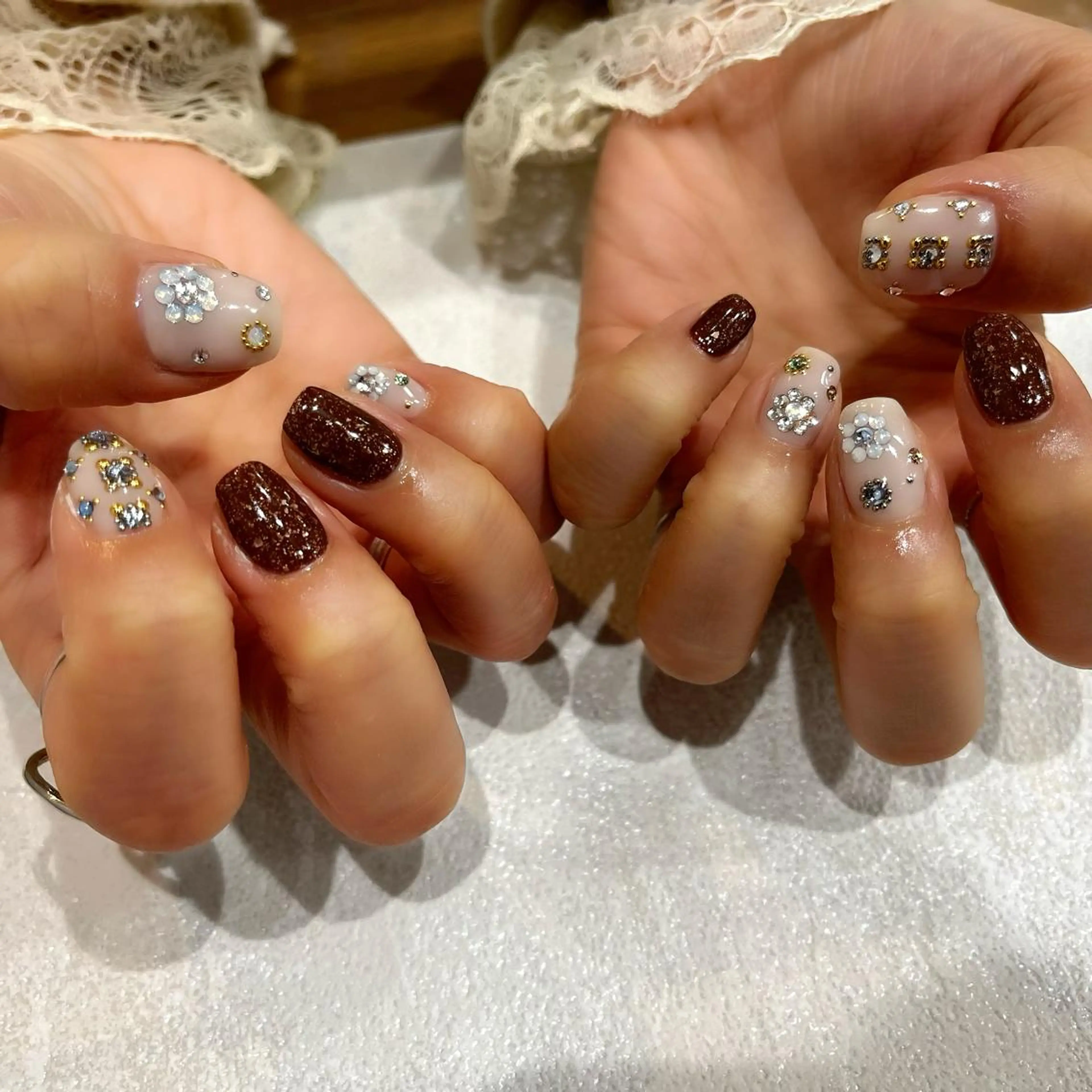 ネイル ガーリー キラキラネイル ストーンネイル 阿部 ほのかのネイルデザイン