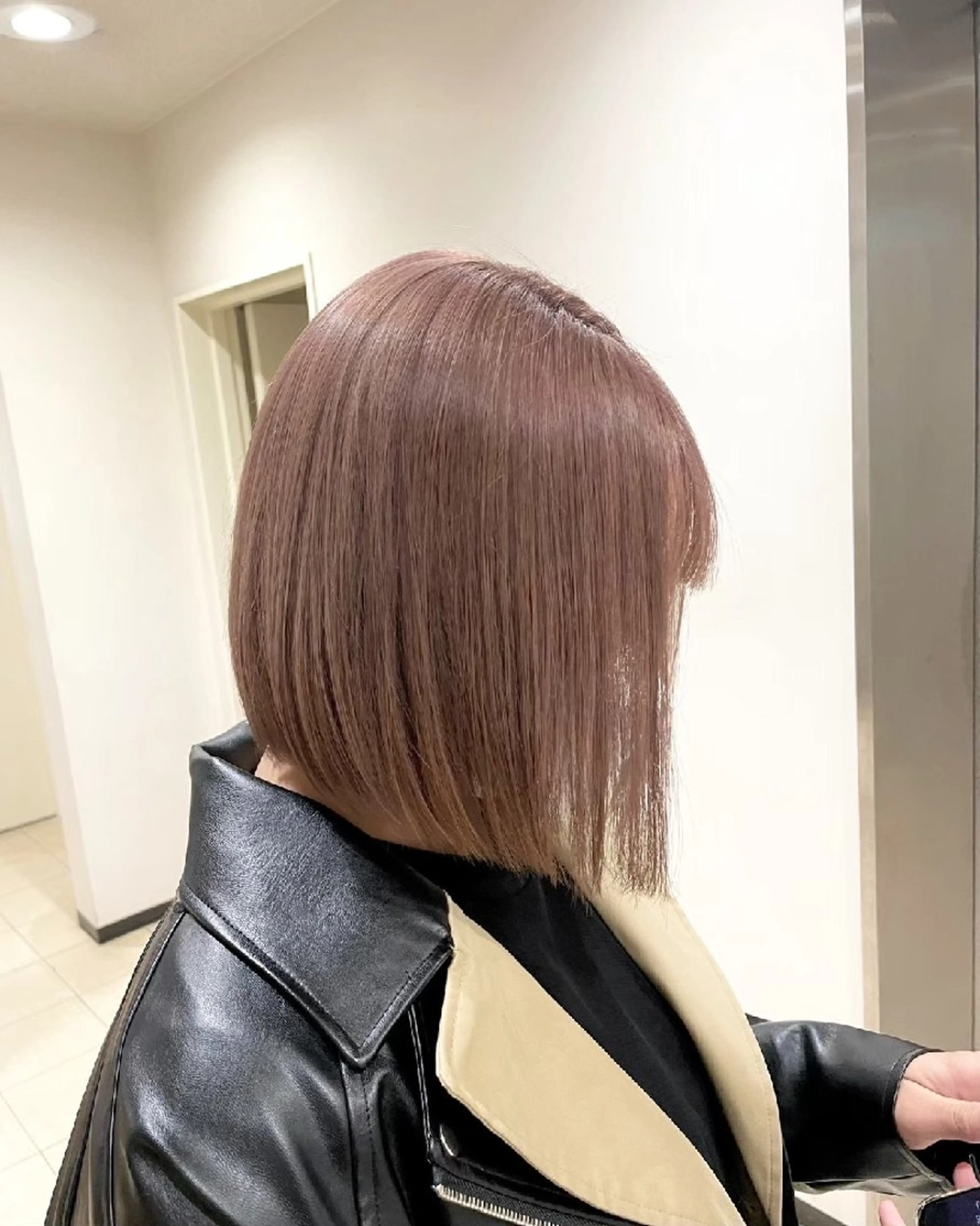カラー ショート shoto ベージュカラー、ボブのヘアスタイル