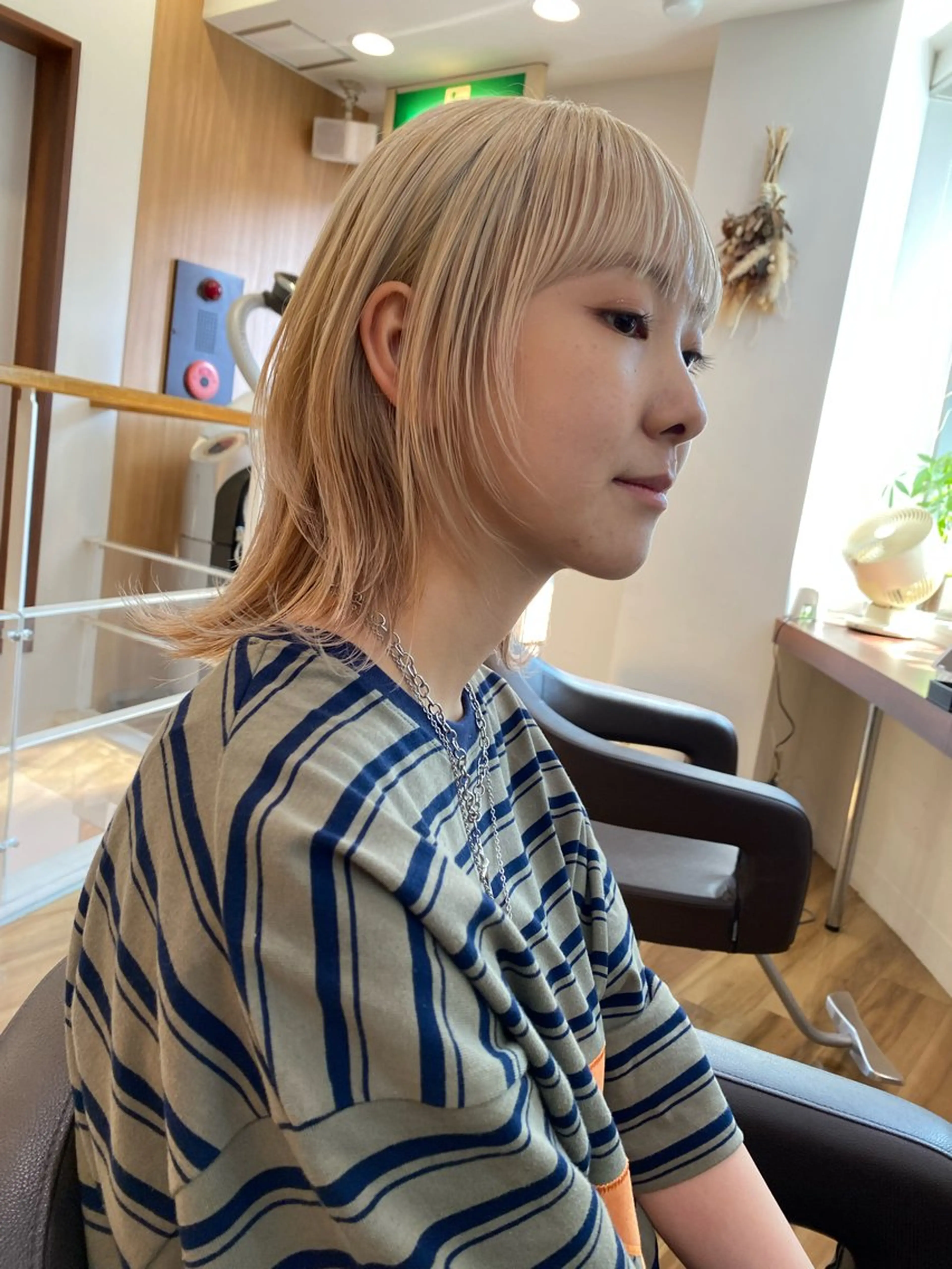 ミディアム カラー ブロンド ハイトーンカラー ヘアカラー トリートメント レイヤーカット /透明感/千葉怜寿のヘアスタイル