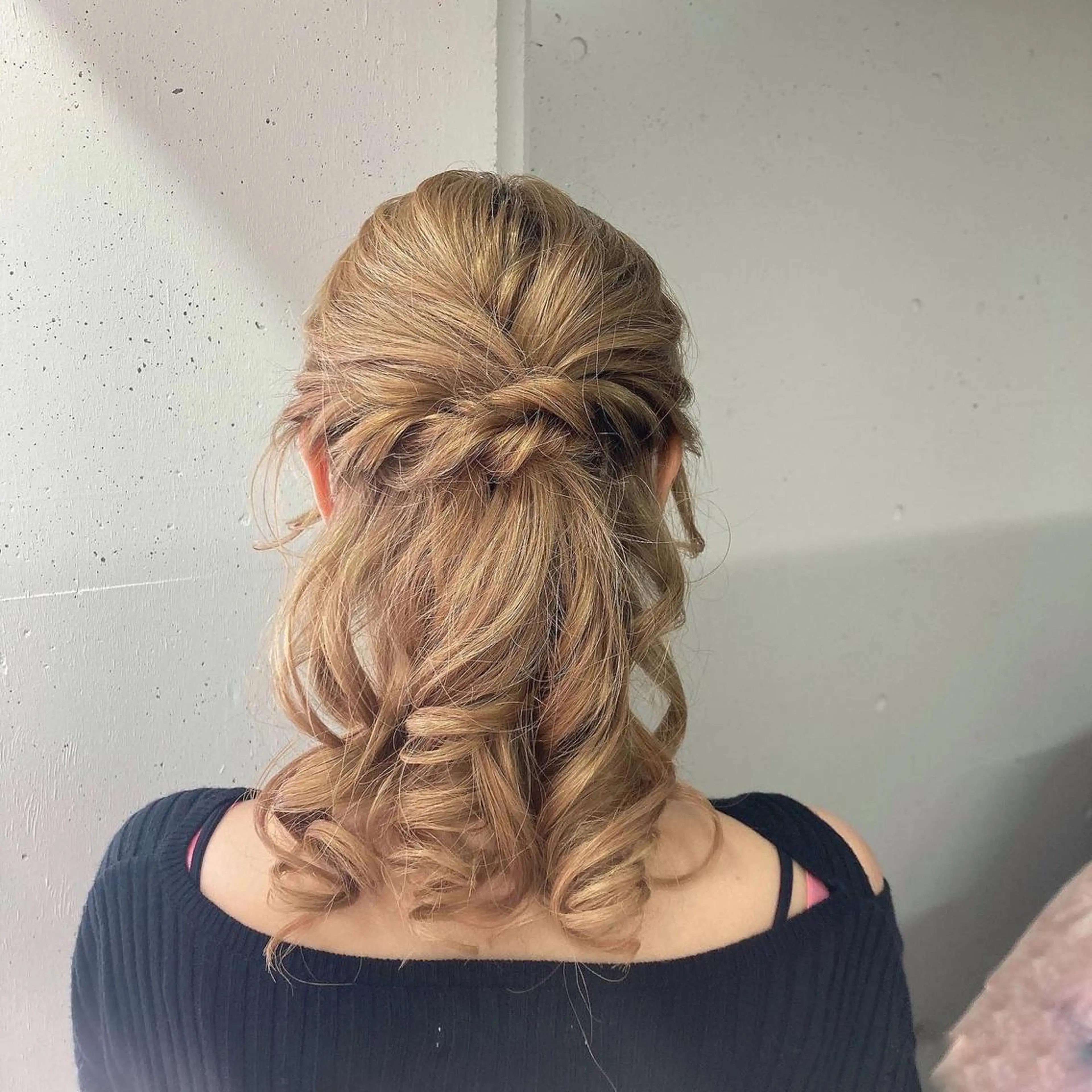 ヘアアレンジ ハーフアップ ヘアセット ミルミー美容室所属・🦄💒💓齎藤 七海子🦄💒💓のマツエク・マツパデザイン