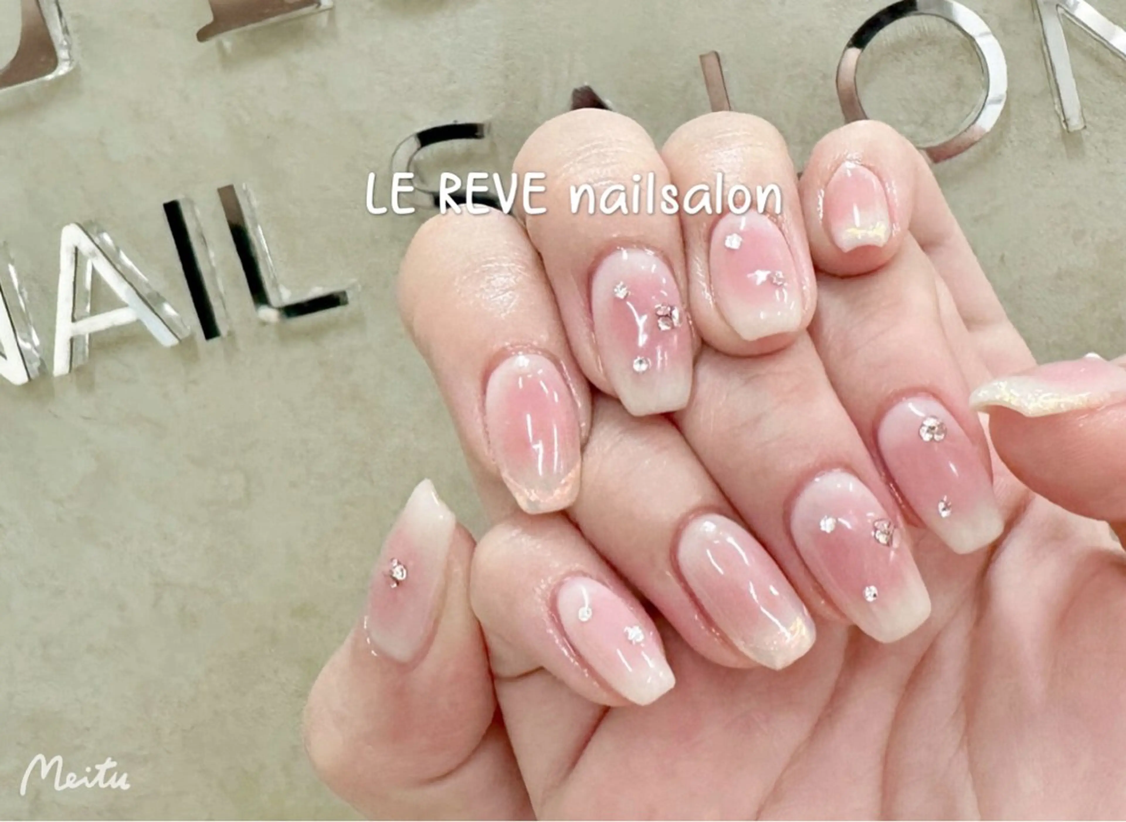 ネイル チークネイル LE REVE Hinaのネイルデザイン