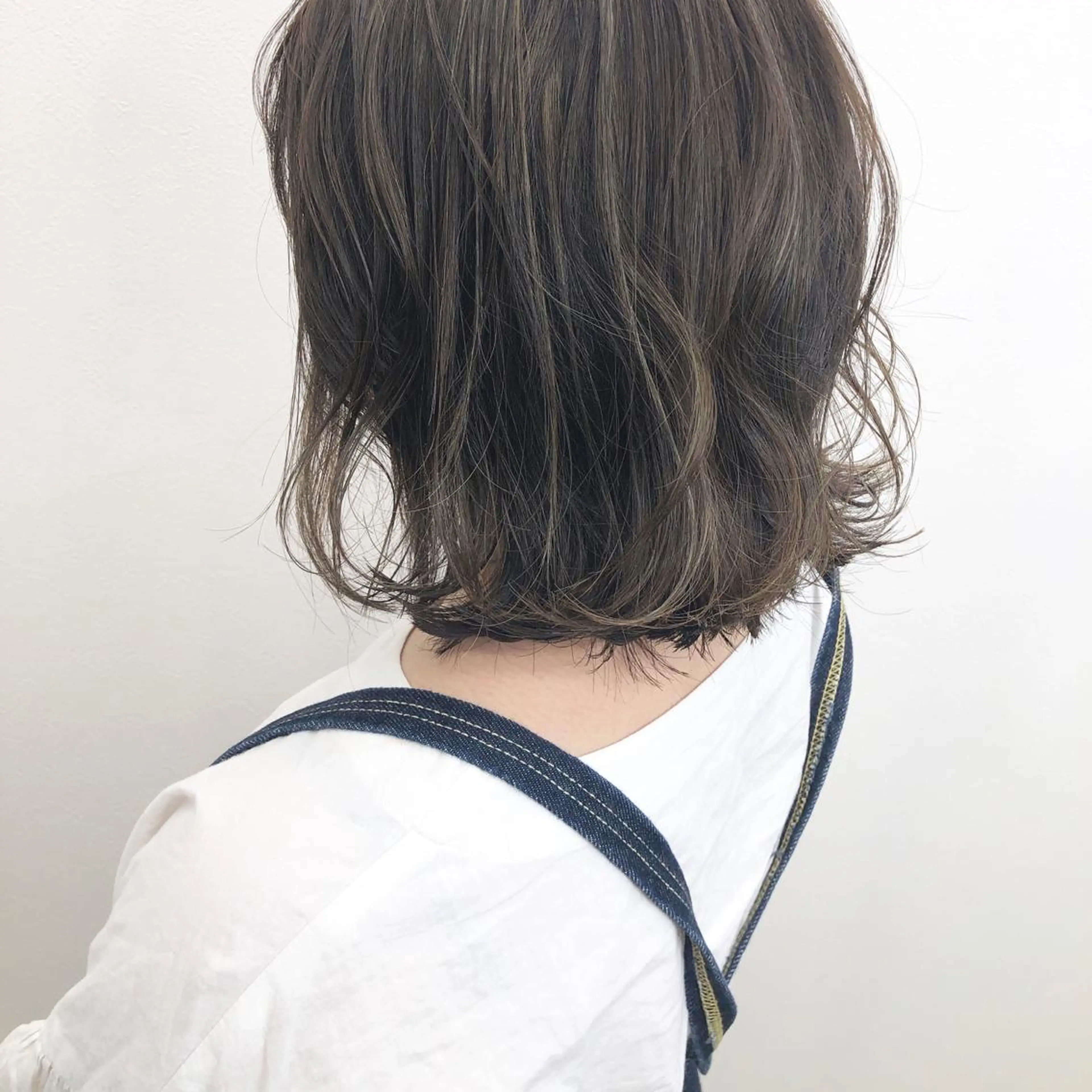 ショート 切りっぱなしボブ ボブ ヘアカラー トリートメント a .のヘアスタイル