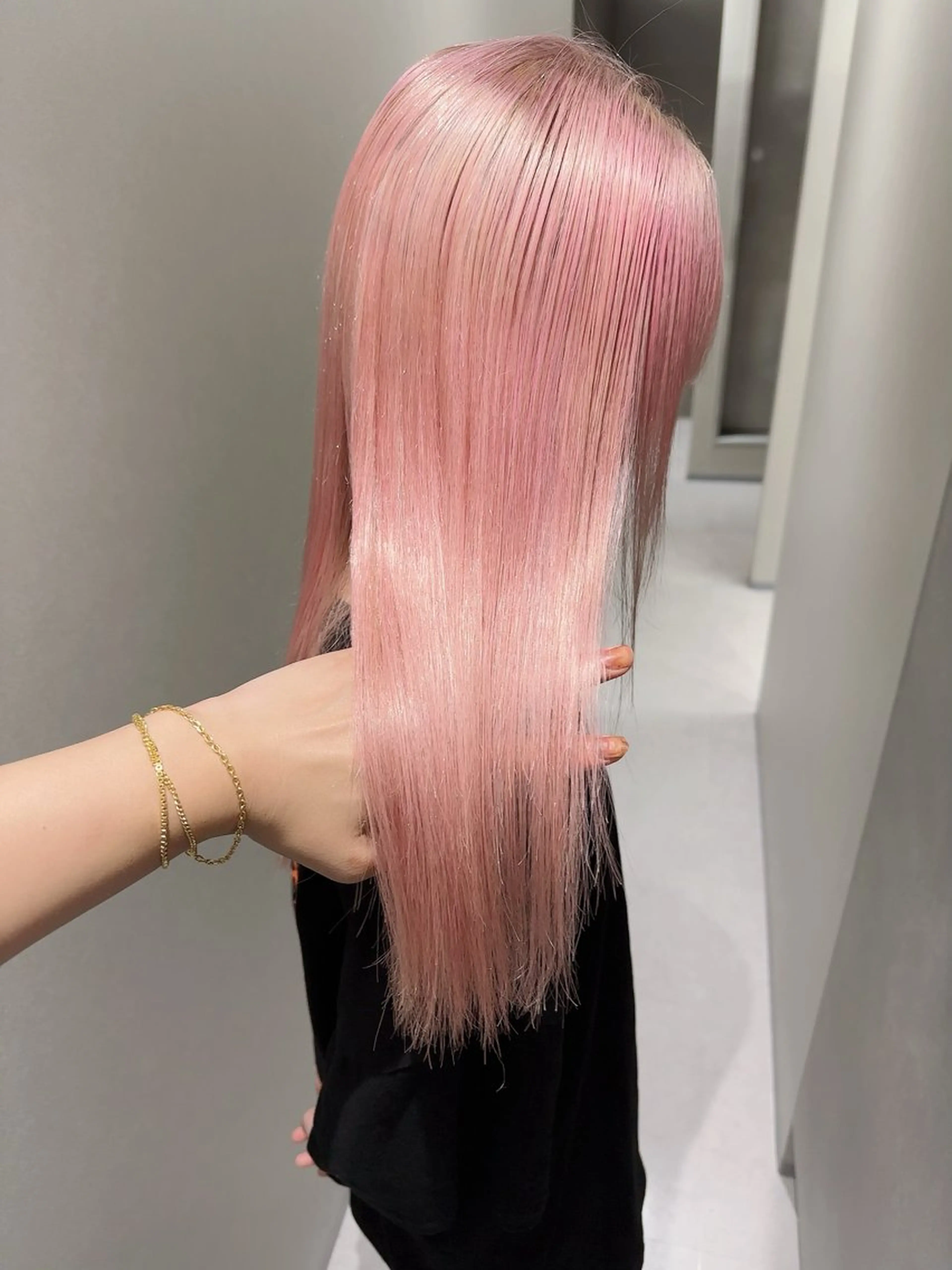 カラー ViVIE所属・VIVIE天神 ブリーチのヘアスタイル