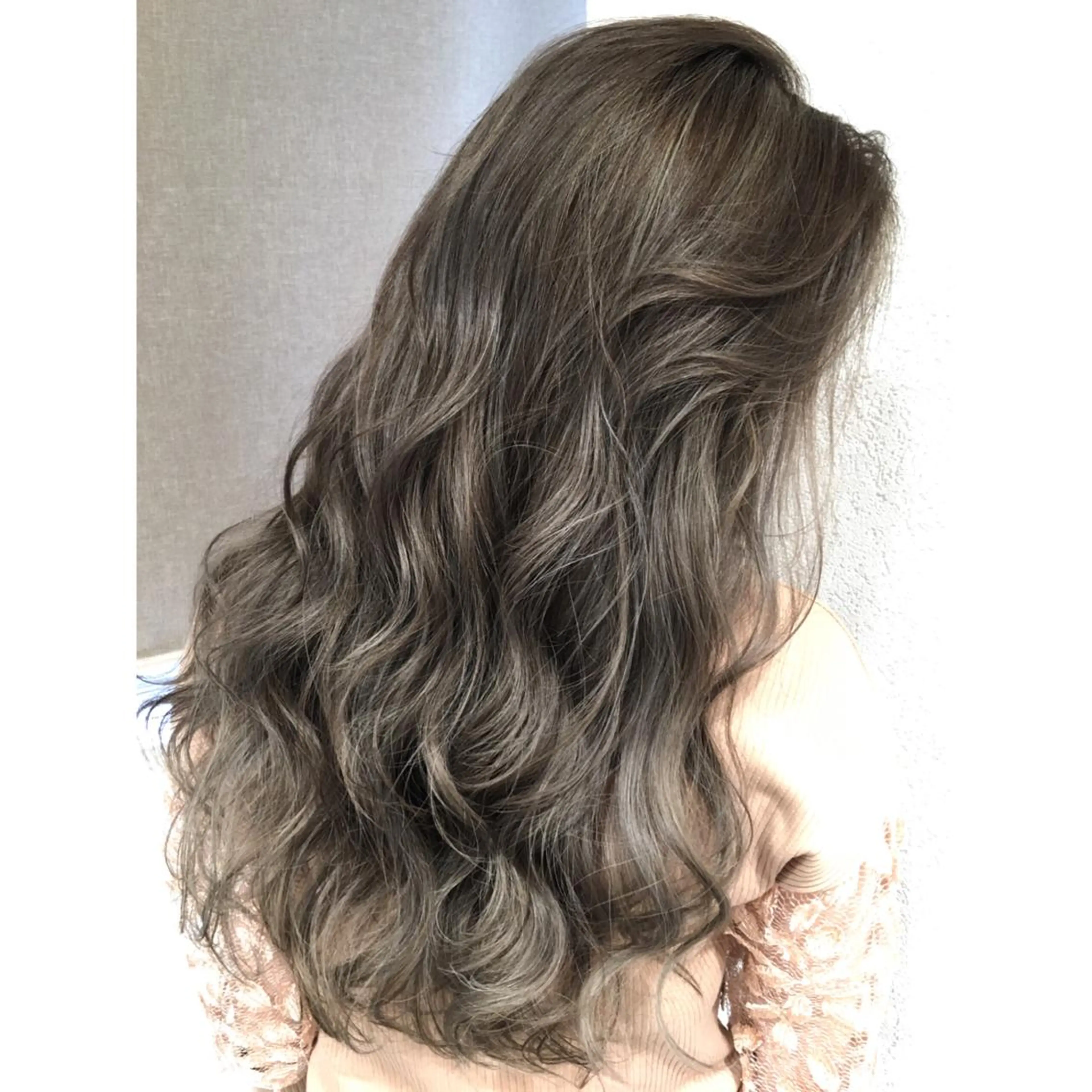 ロング カラー ハイライトカラー 3Dハイライト ハイライト ヘアカラー トリートメント 井上 一平のヘアスタイル