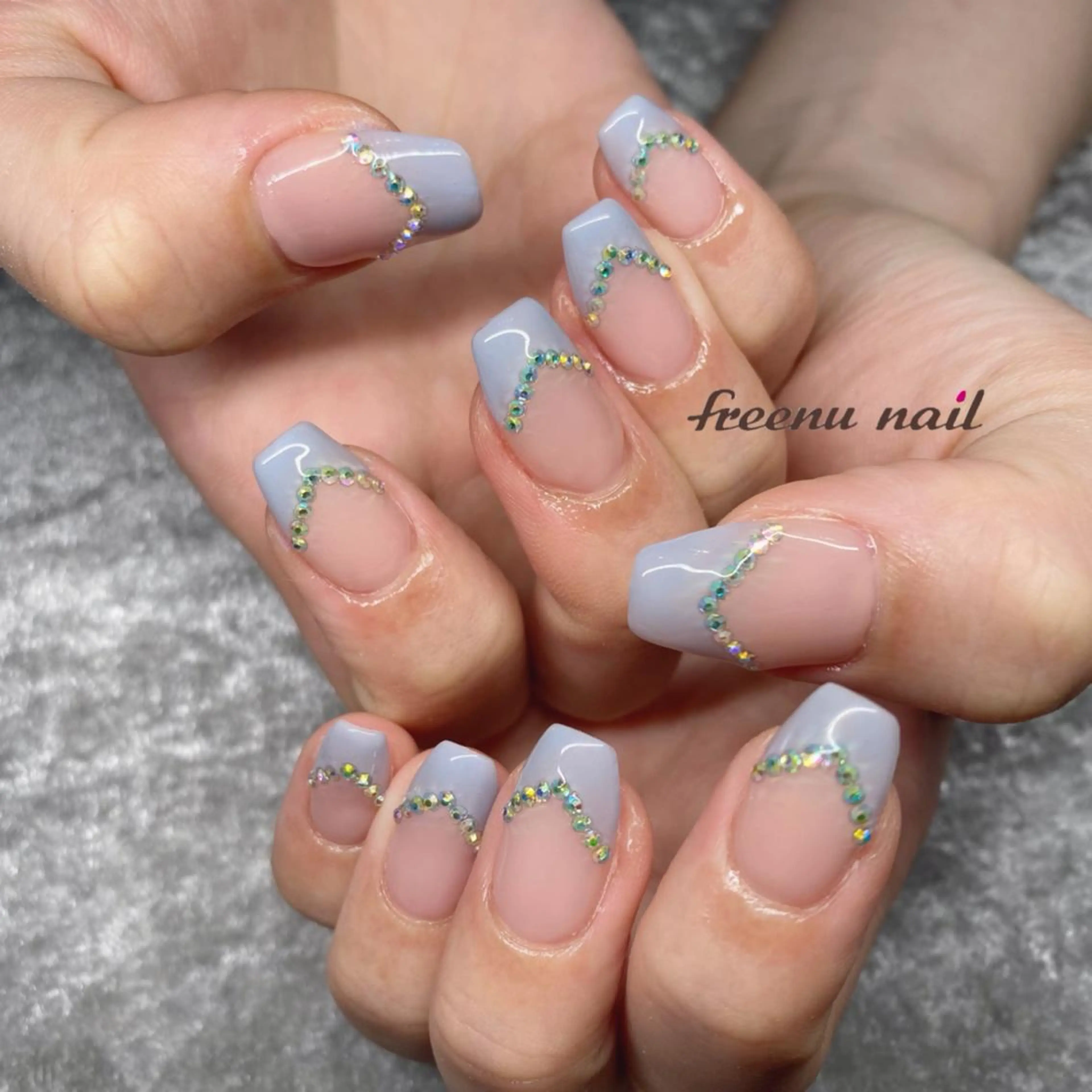 ネイル フレンチネイル ストーンネイル freenu nail【24H】のネイルデザイン