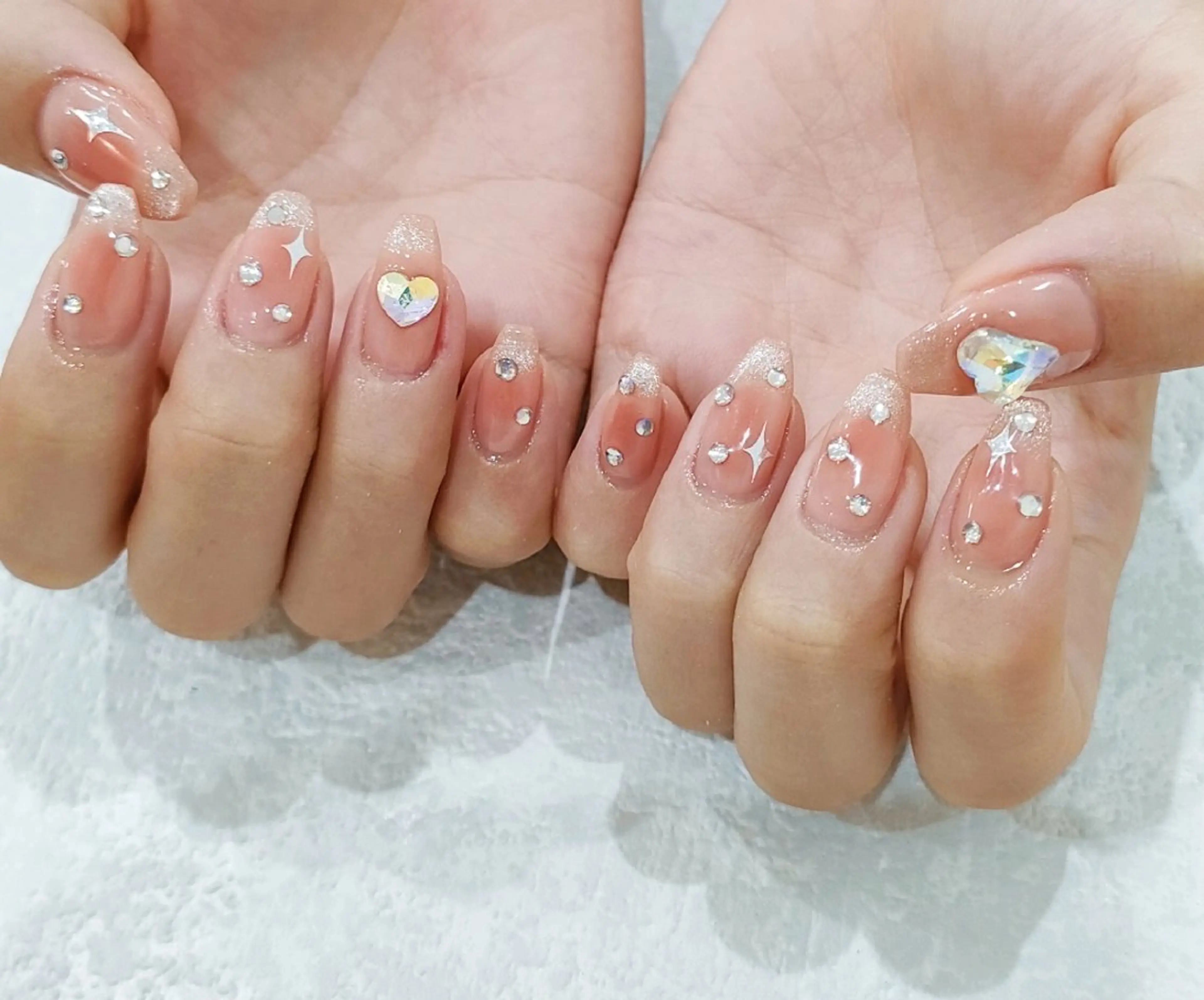 ネイル チークネイル 氷ネイル・うるうるネイル Rediant （美由紀）のネイルデザイン