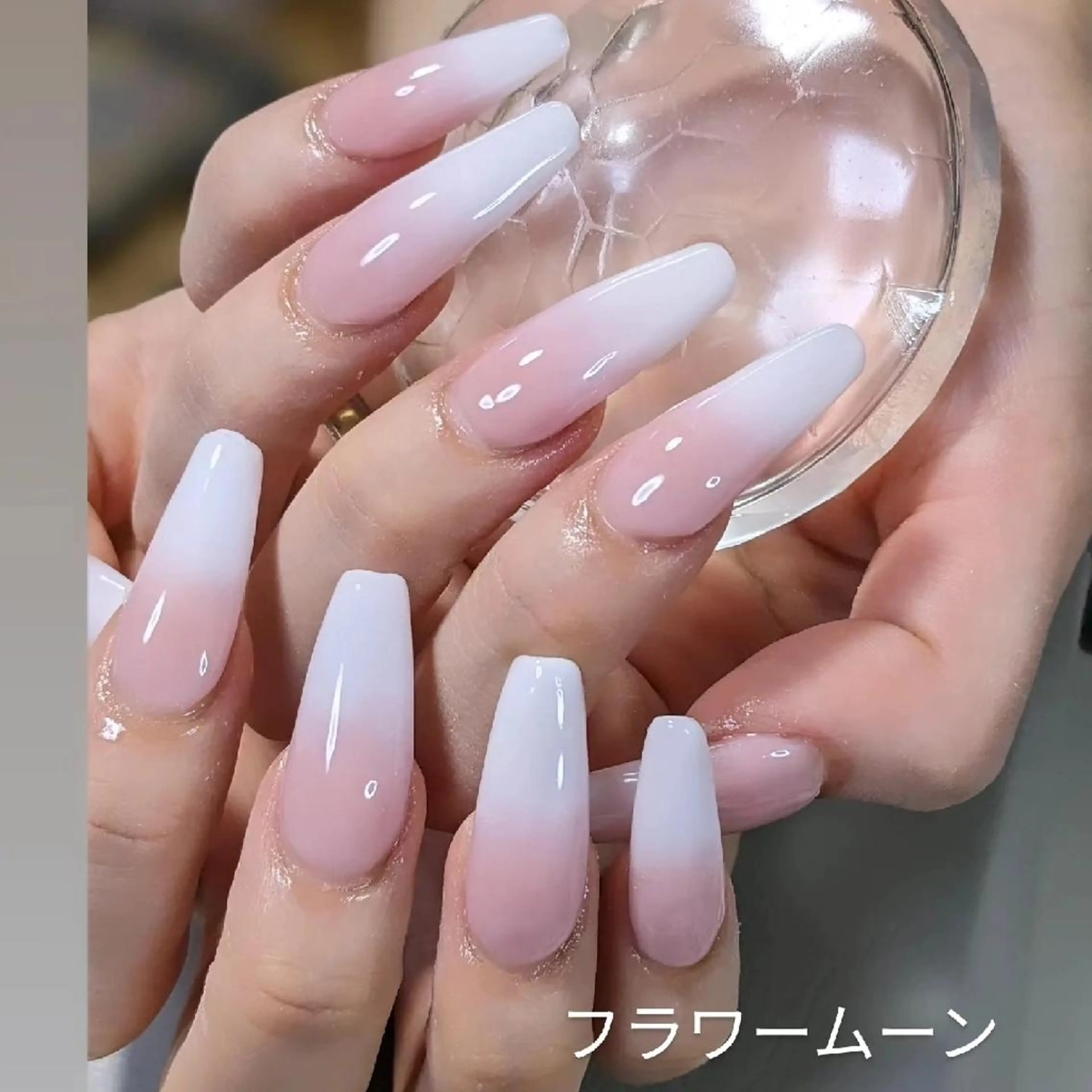 ネイル グラデーション ハンドネイル ハンドケア フラワー ムーンのネイルデザイン