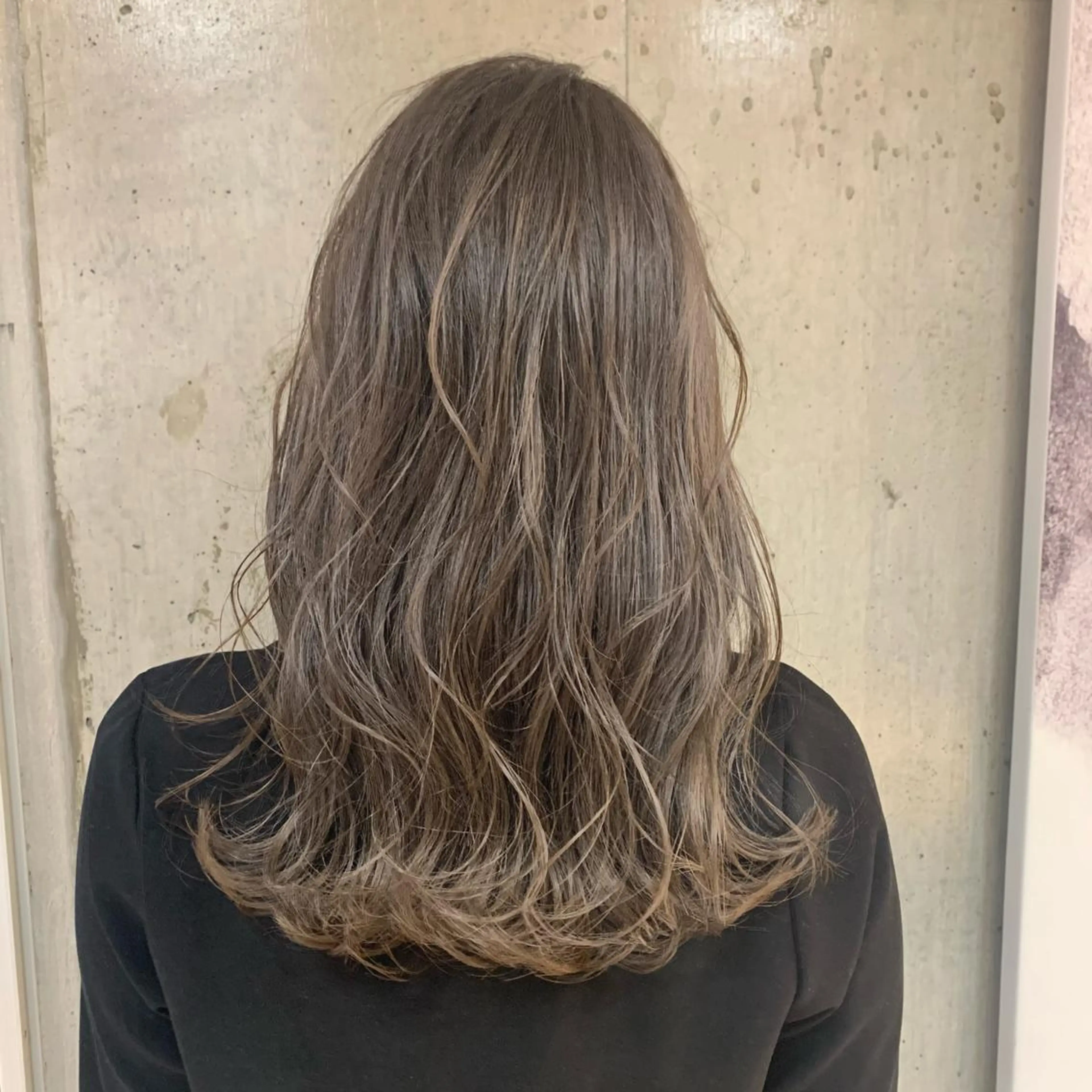 セミロング アッシュ 外国人風カラー ハイライト 髪質改善 韓国風ヘア カット ヘアカラー hoNua. 栄/透明感カラーのヘアスタイル