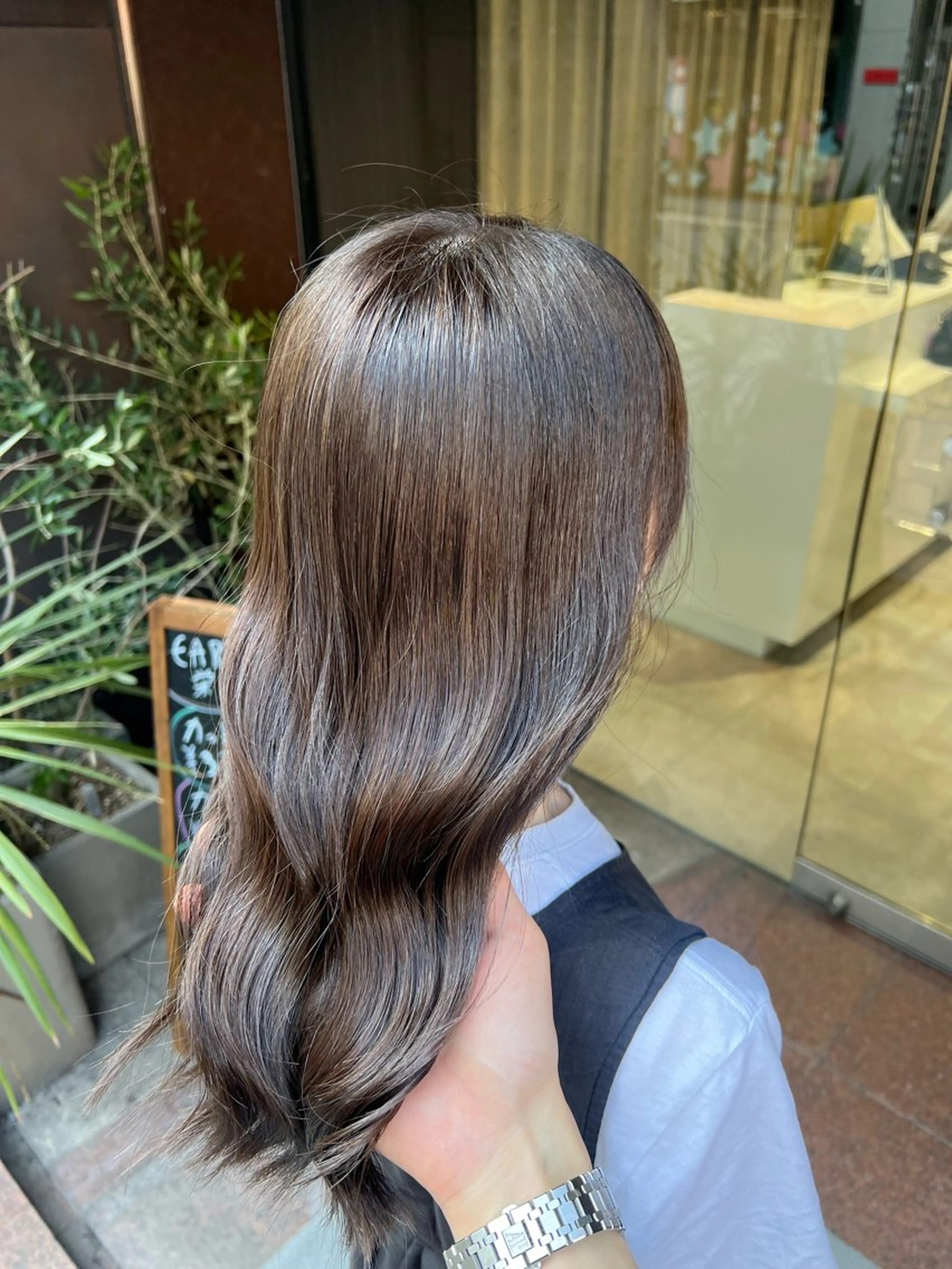 セミロング カット ヘアカラー トリートメント 美髪／透明感カラー 名古屋・栄・矢場町のヘアスタイル