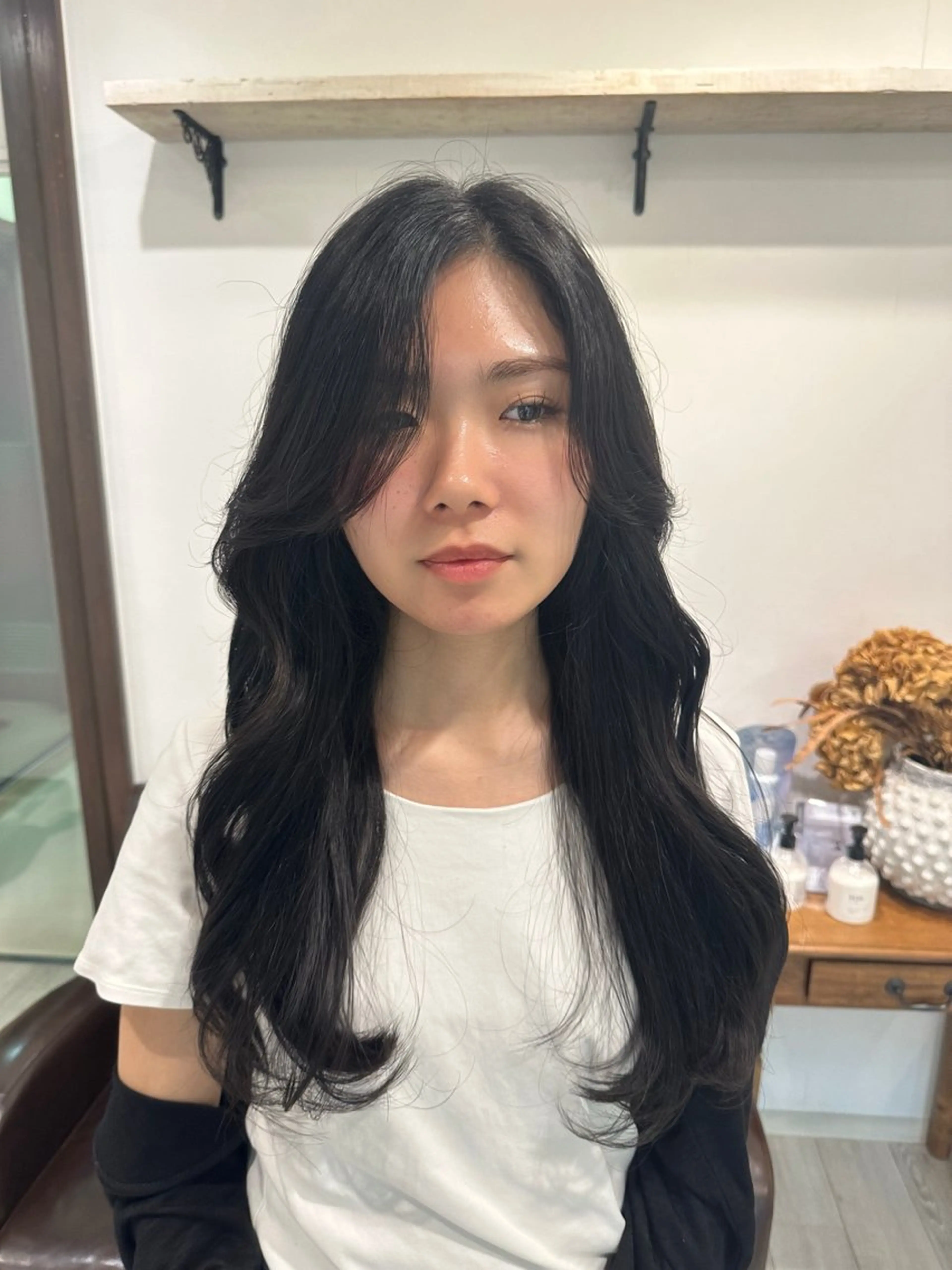 ロング カラー 黒髪 ブルーカラー ブルーブラック 韓国風ヘア レイヤーカット tiravento 南船場店所属・nana 韓国スタイル🇰🇷のマツエク・マツパデザイン