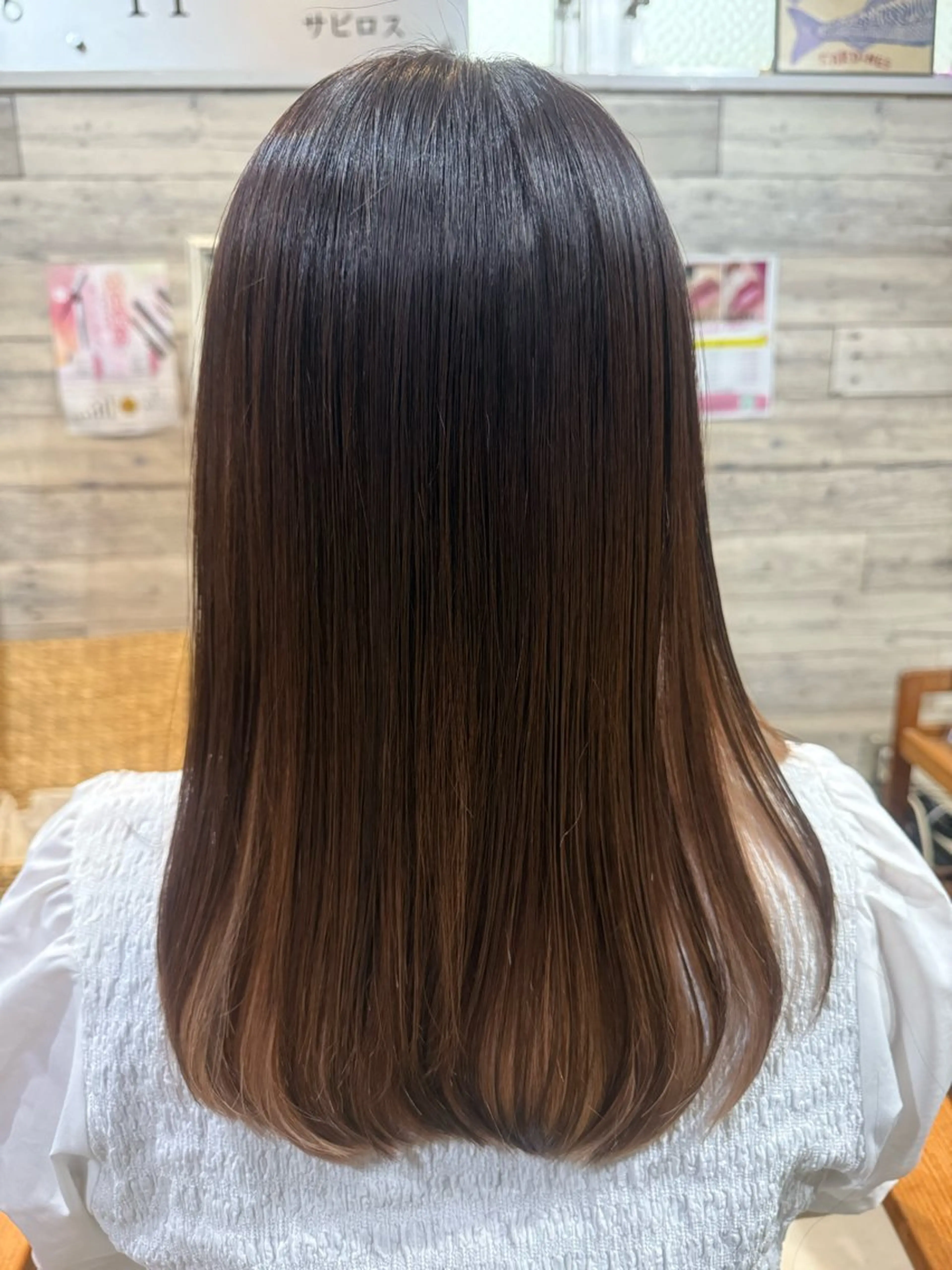 ロング 酸性ストレート 湯田 路子のヘアスタイル