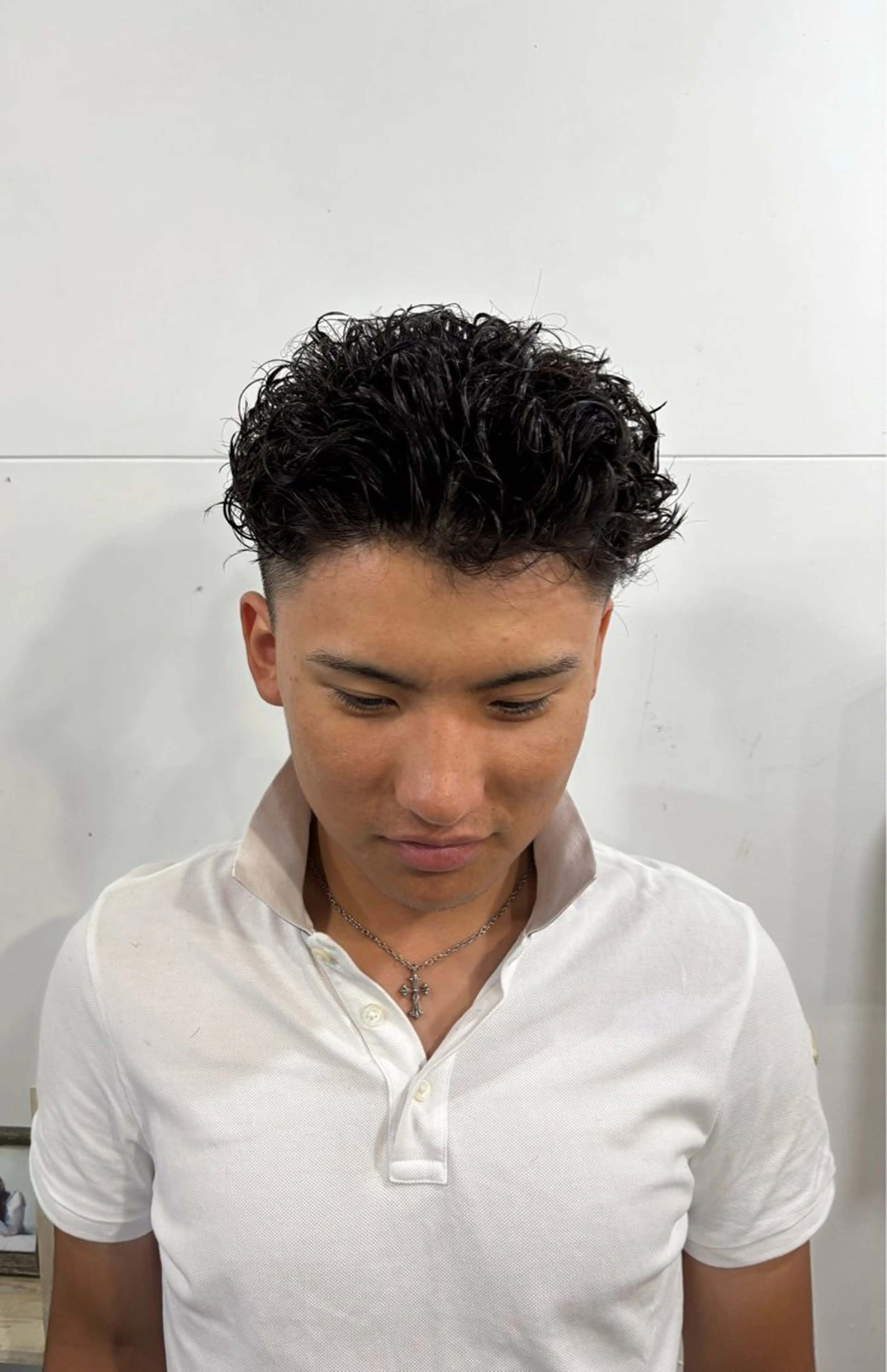 ショート パーマ メンズ メンズパーマ カット パーマ 岡村 真央のヘアスタイル
