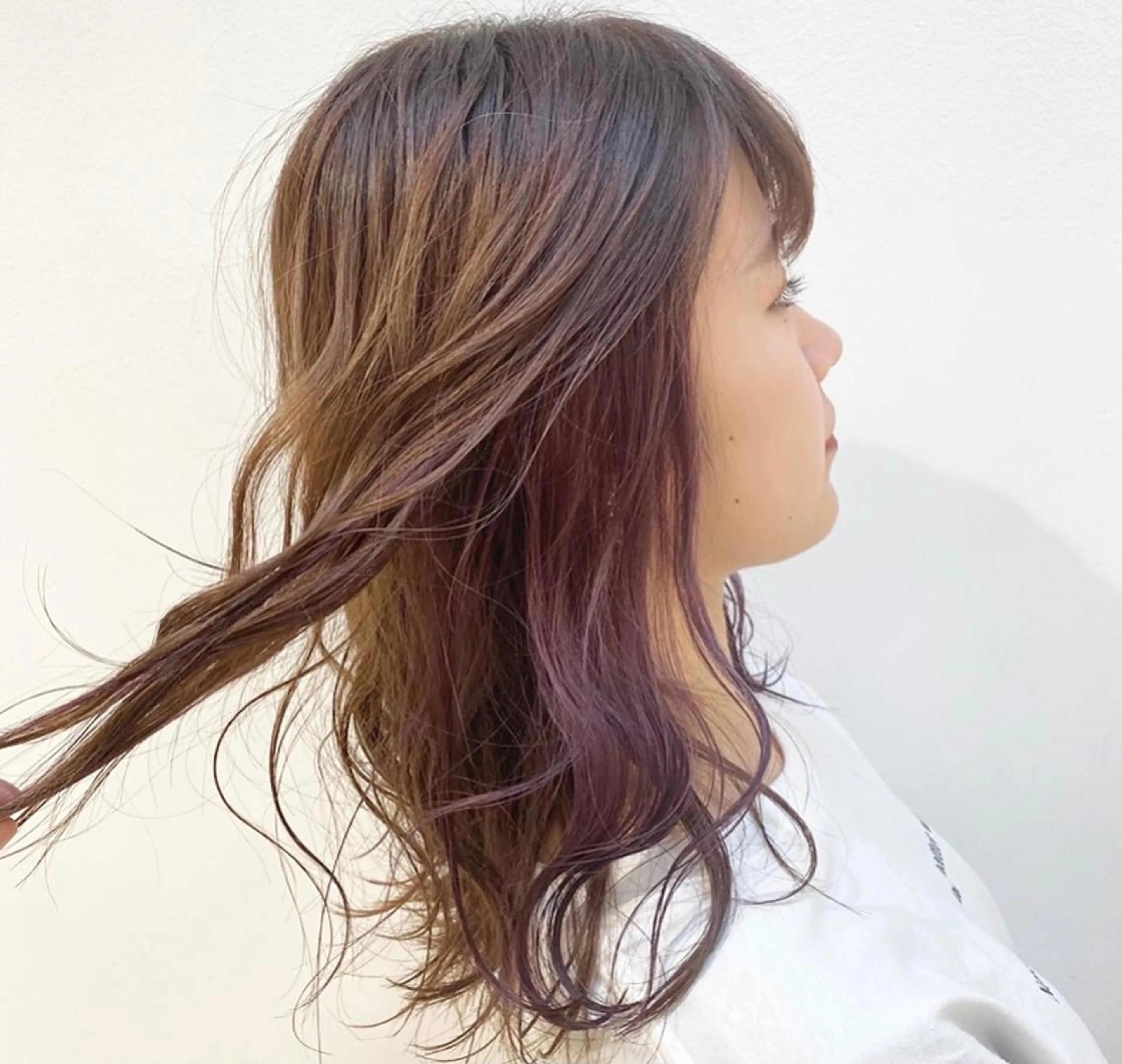 セミロング カラー イヤリングカラー ピンクカラー バイオレットカラー バイオレットピンク 韓国風愛されヘア 🇰🇷RITO🎀のヘアスタイル