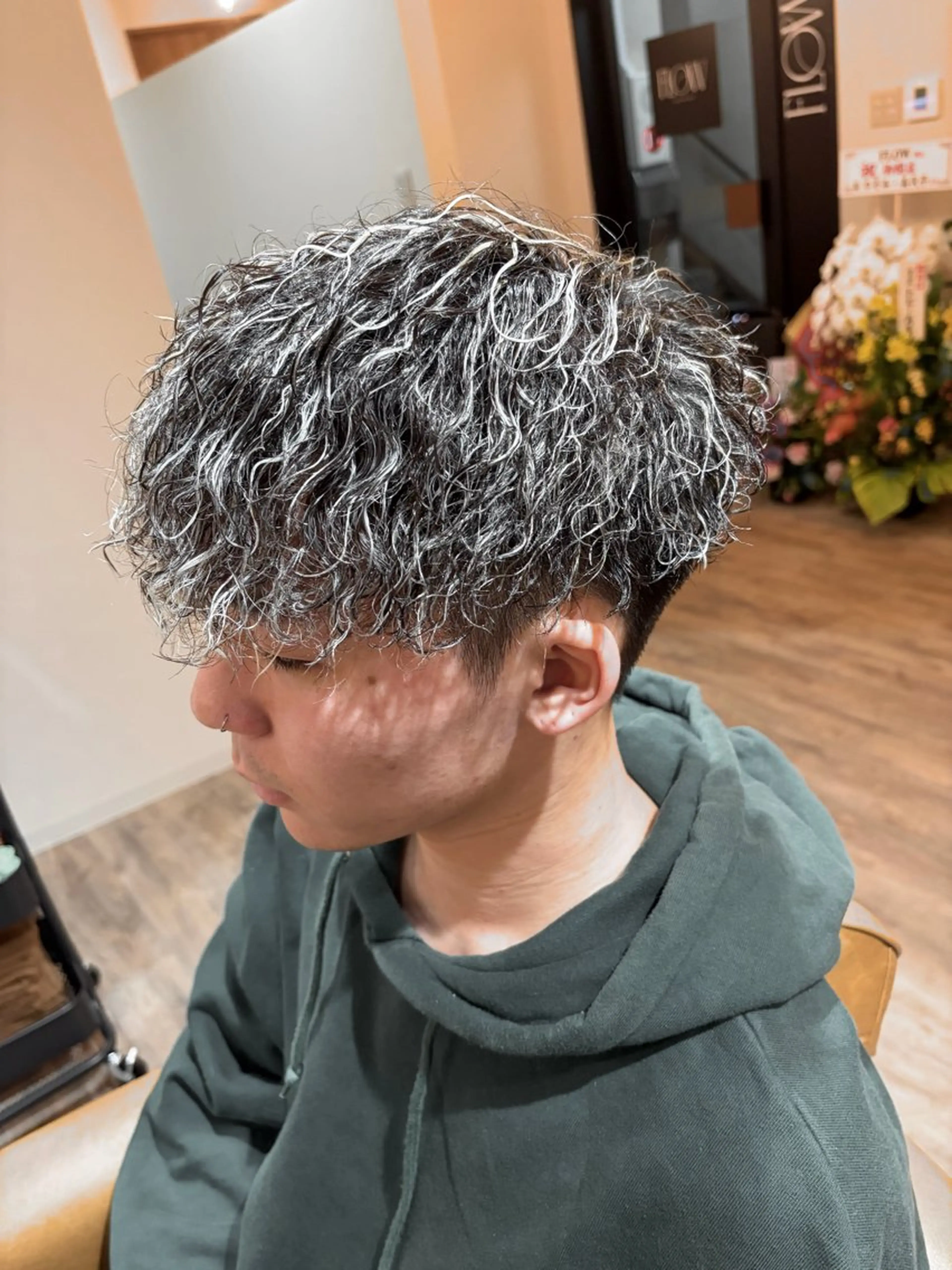 ショート パーマ メンズ メンズパーマ カット ヘアカラー パーマ Flow所属・黒原 将貴のヘアスタイル