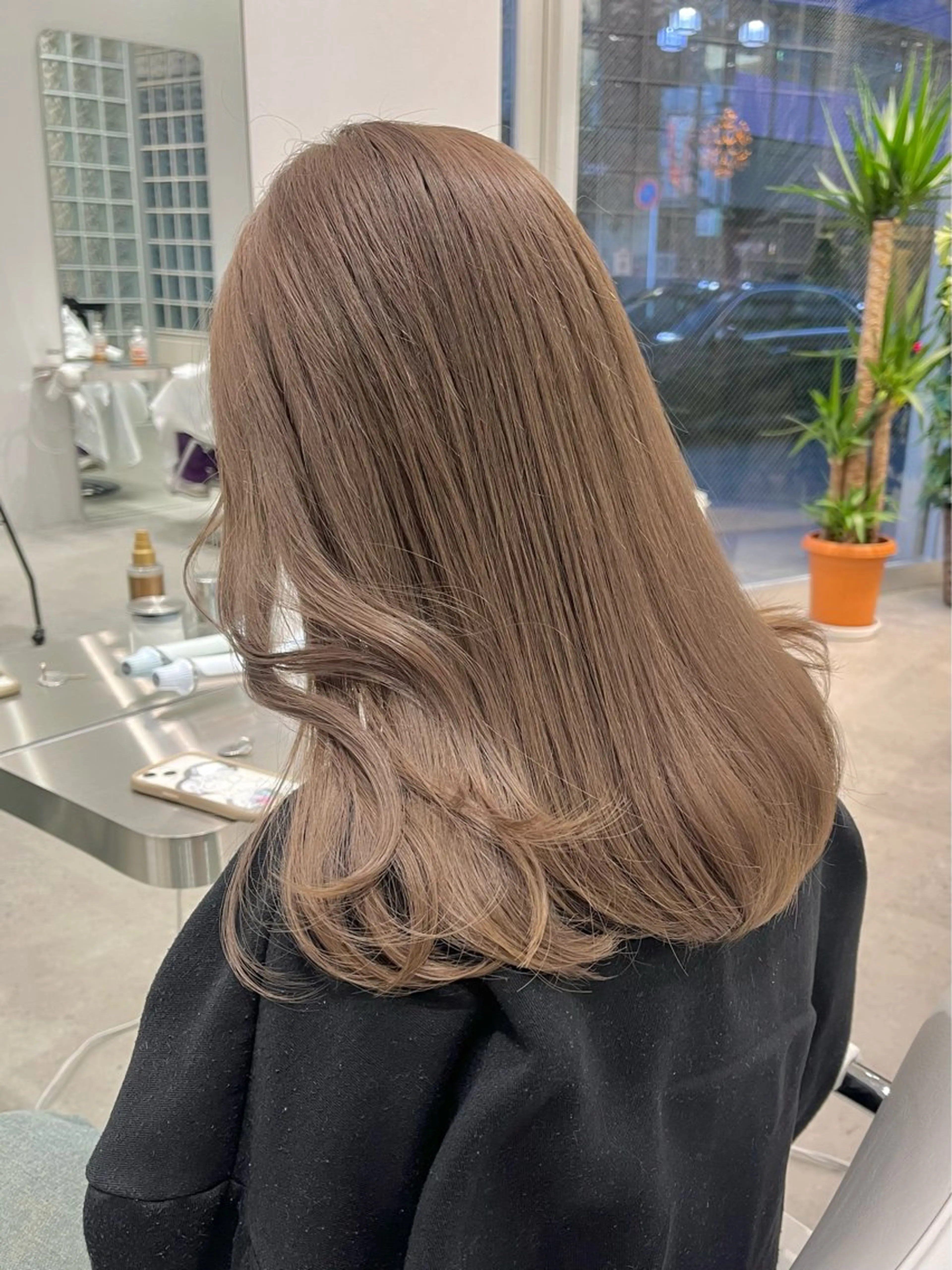 セミロング カラー ベージュカラー ブリーチ ケアブリーチ ミルクティーベージュ iLi所属・iLi 《イリ》のヘアスタイル
