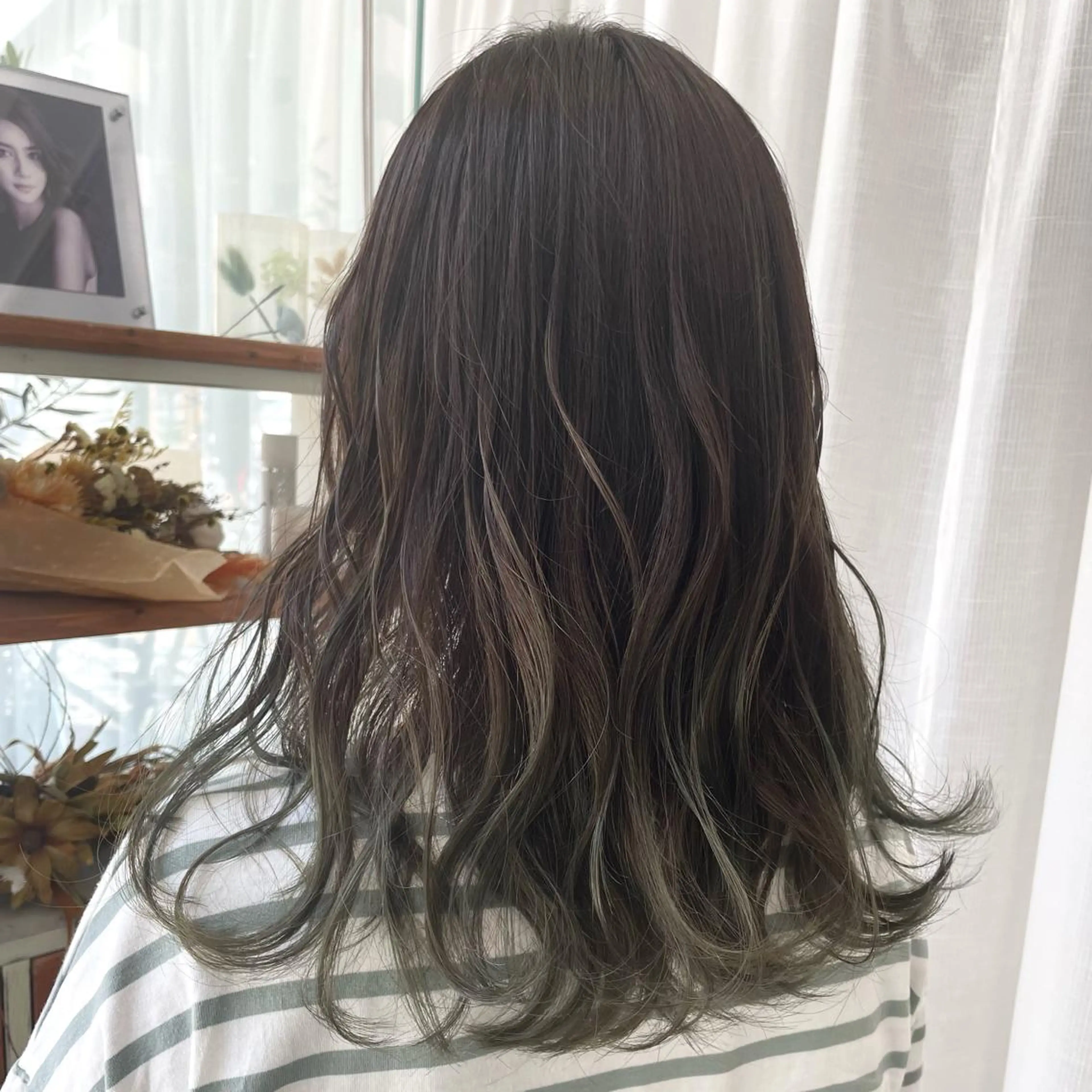 セミロング カラー タナカ マナミのヘアスタイル