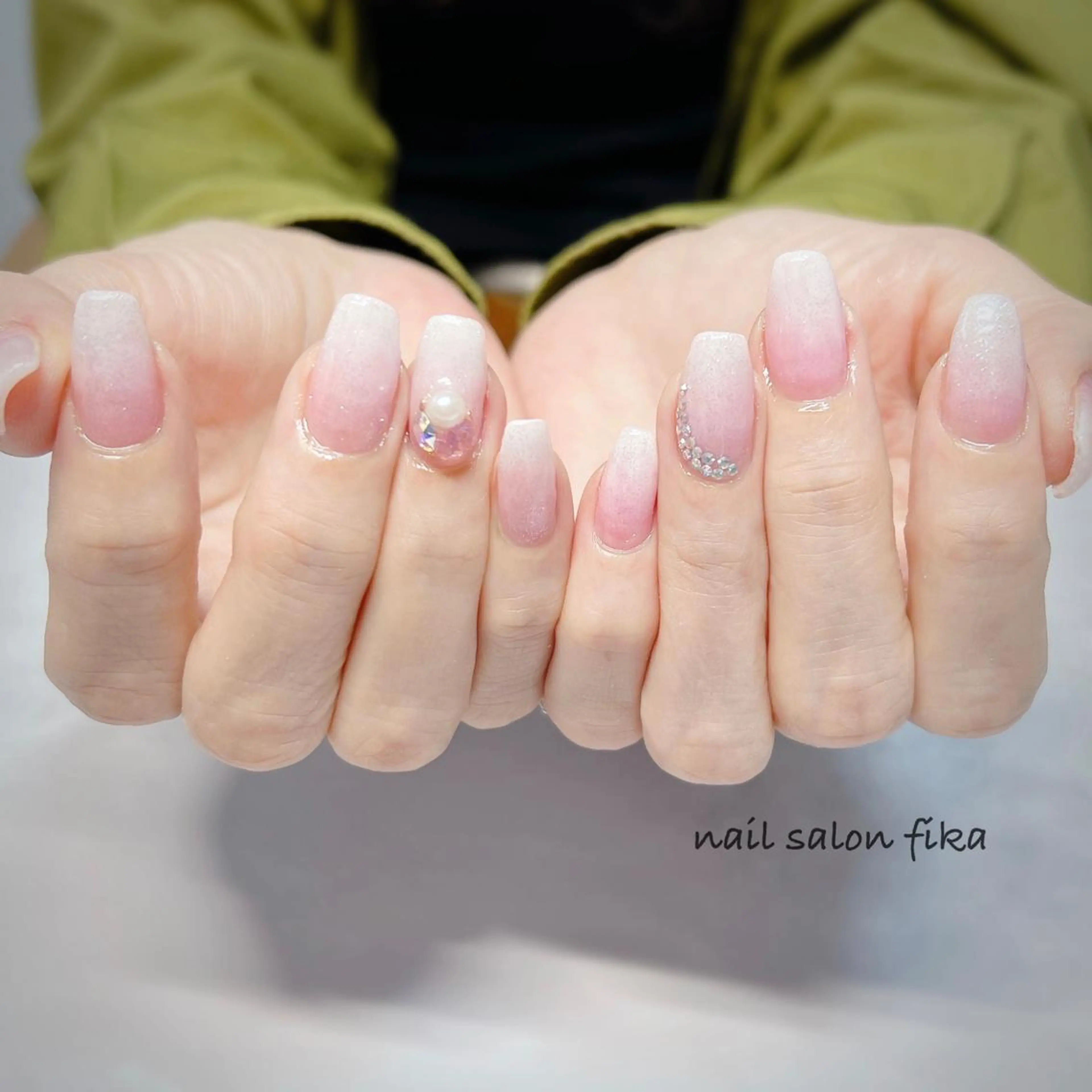 ネイル アートネイル グラデーション シンプルネイル ストーンネイル nail salon fikaのネイルデザイン