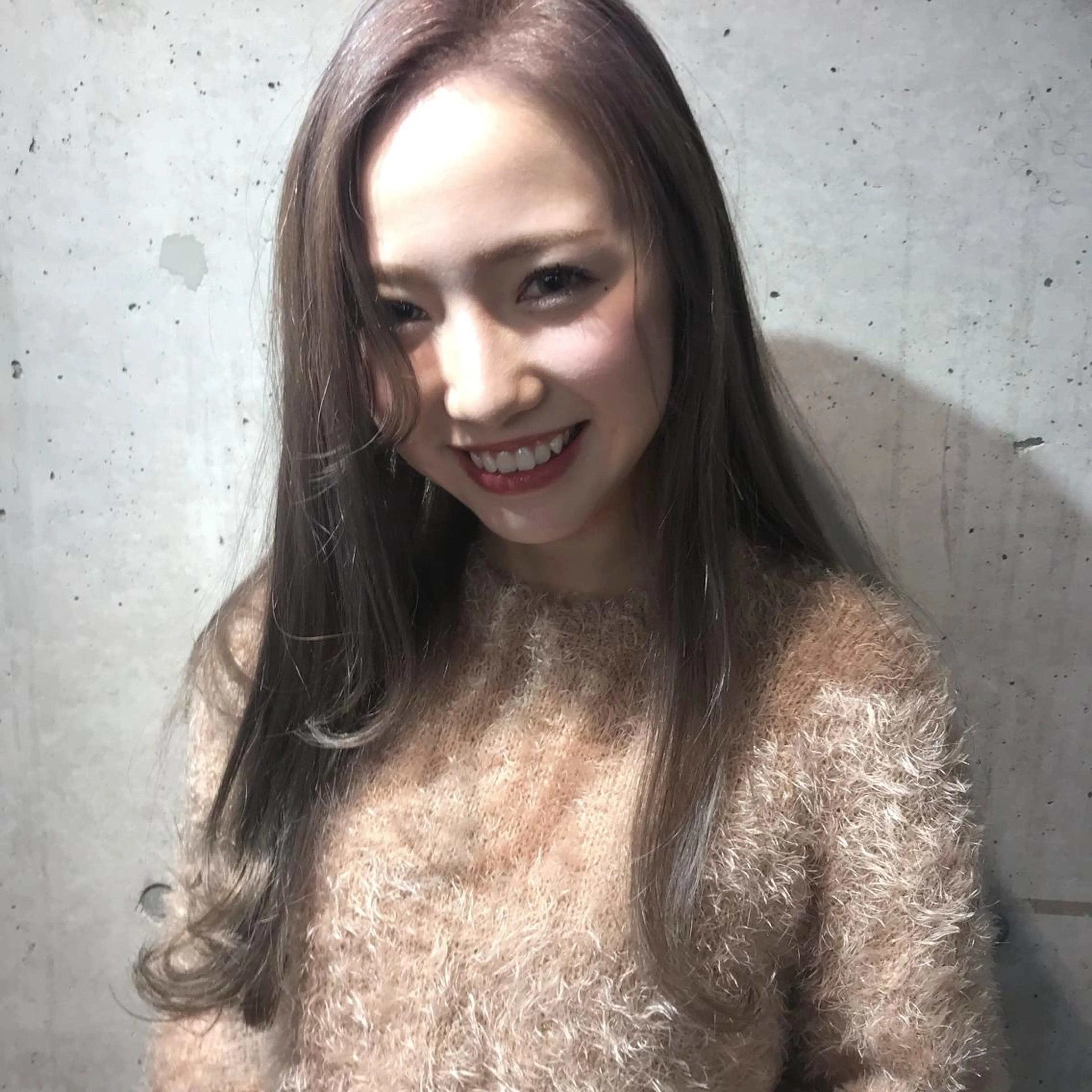 ロング カラー ブリーチ グレージュ ミルクティーグレージュ トリートメント ヘアカラー トリートメント 韓国レイヤー/ミルク ティー🦋高橋　暖のヘアスタイル