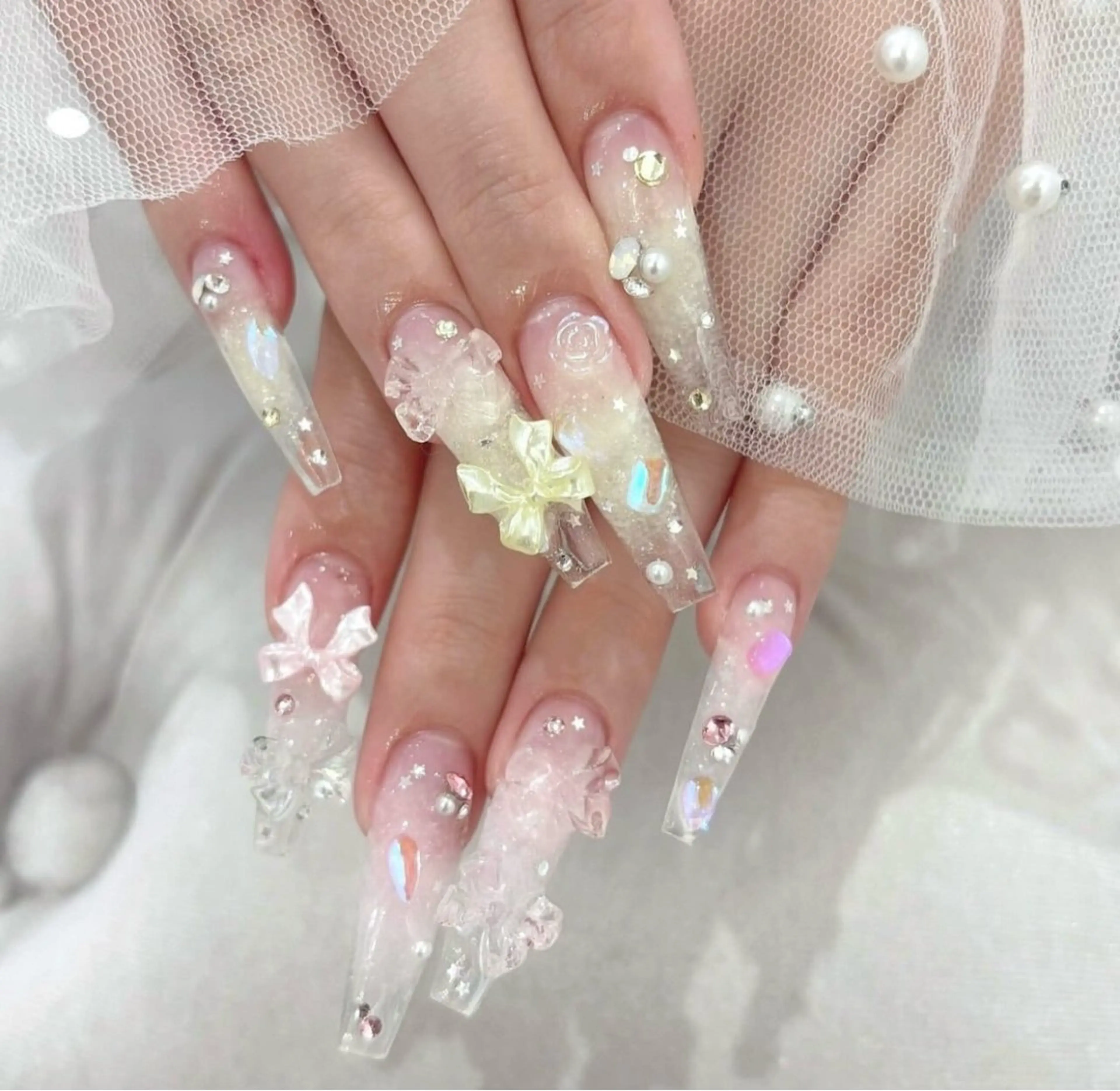 ネイル アートネイル フラワーネイル フレンチネイル ジェルネイル グラデーション ハンドネイル Ryunail所属・ryunail_ shinokuboのネイルデザイン