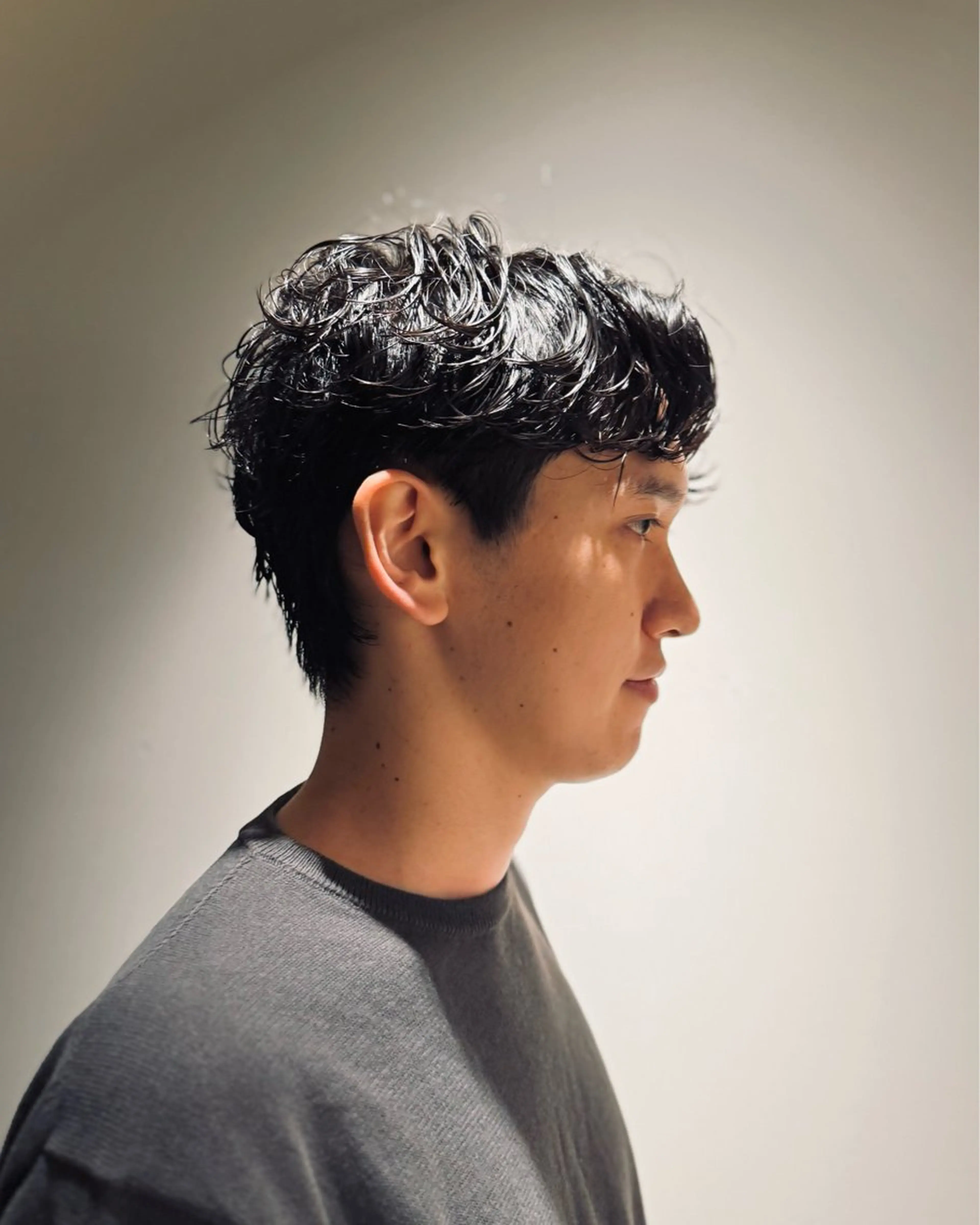 ショート パーマ メンズ フェザーパーマ メンズパーマ カット パーマ メンズ特化 ショート パーマ 丸山のヘアスタイル