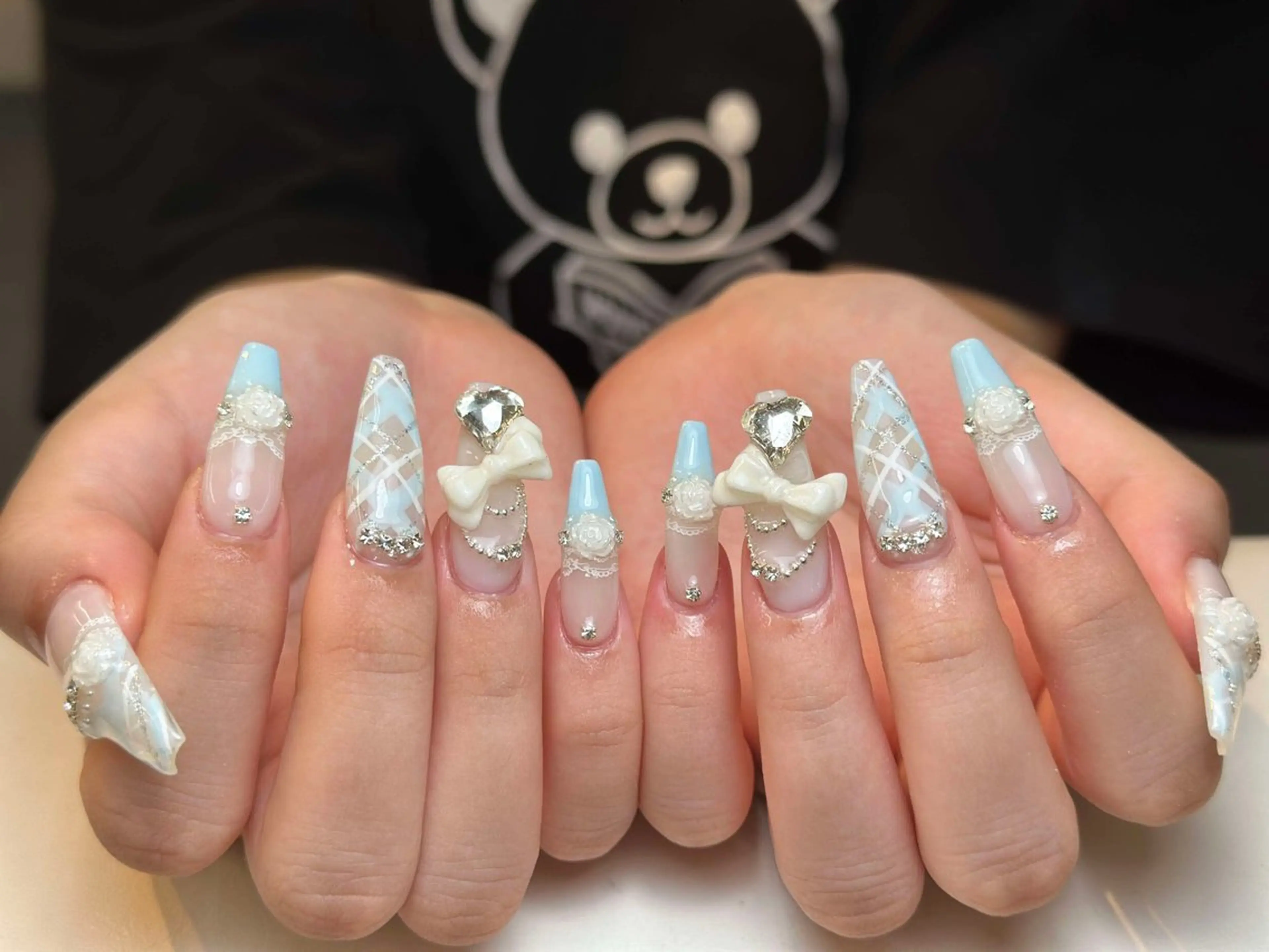 ネイル チークネイル ハート ホログラムネイル ミラーネイル ニュアンスネイル ハンドネイル Nie Nail Salon所属・Nie Nail Shinokuboのネイルデザイン
