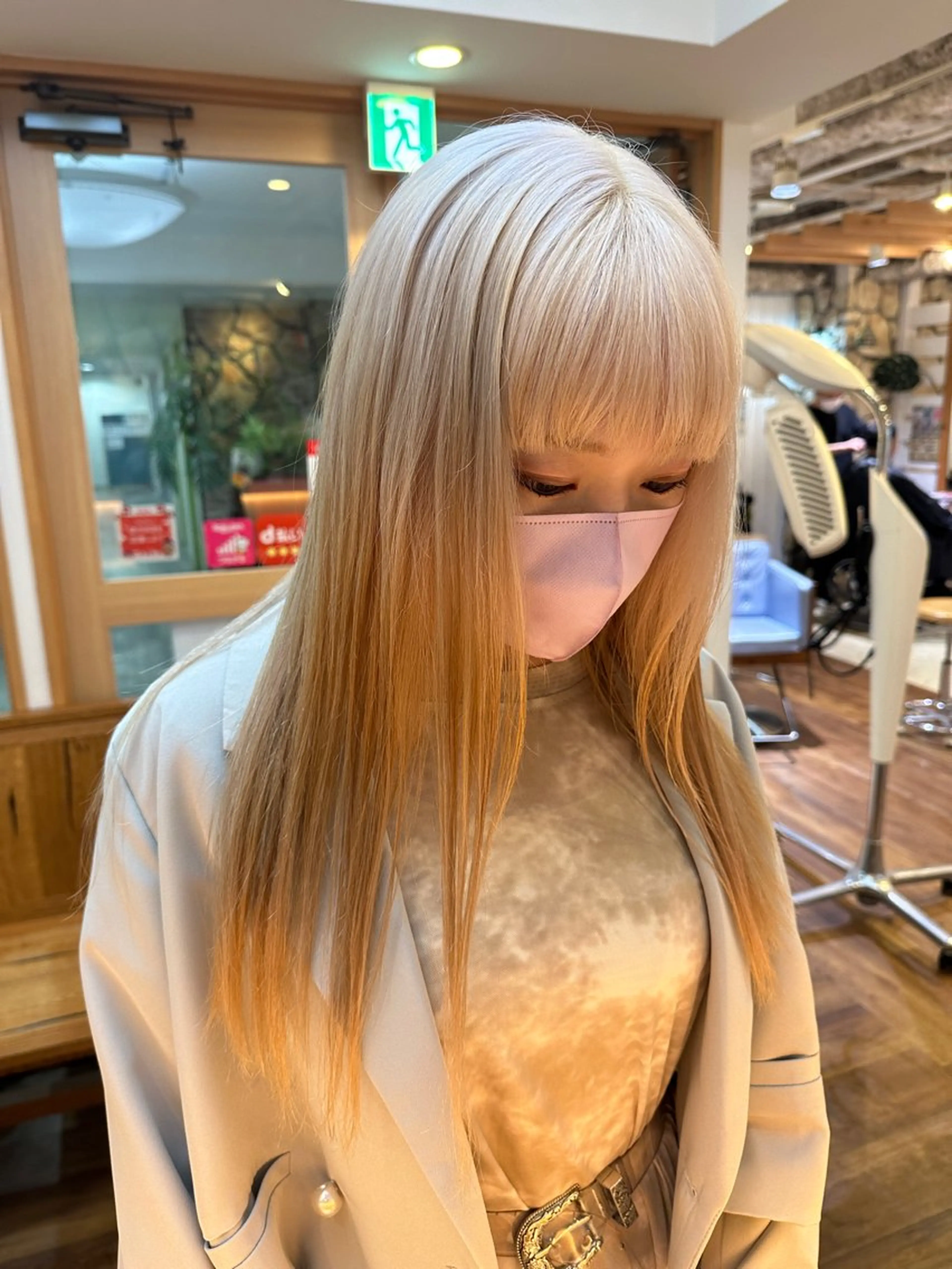 セミロング eL HAIR SALON なんば店所属・ブリーチカラー特化 /焼田貴明のヘアスタイル