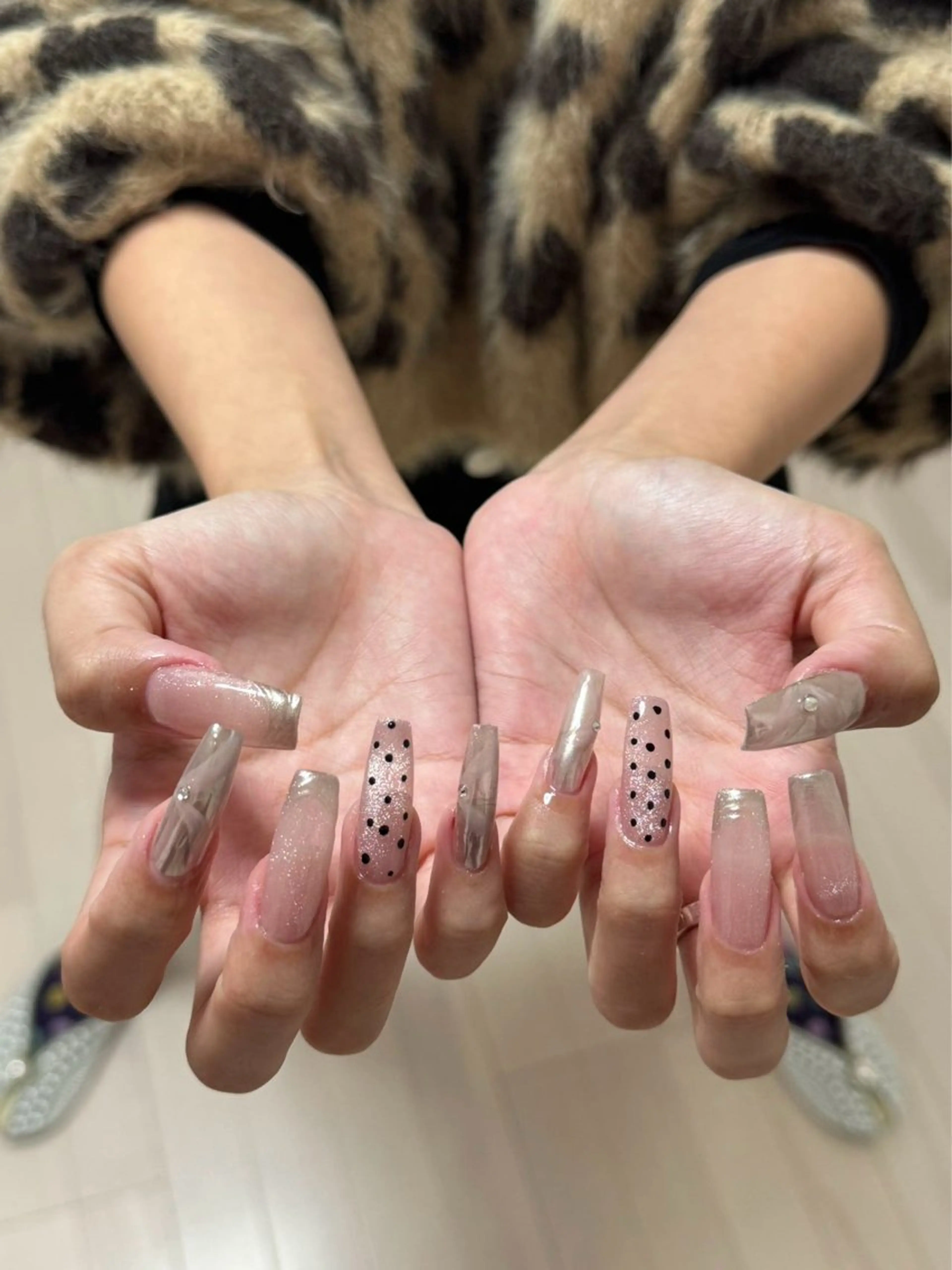 ネイル アートネイル オーロラネイル チークネイル フレンチネイル ガラスフレンチ ハンドネイル 🎀セ リ🎀のネイルデザイン