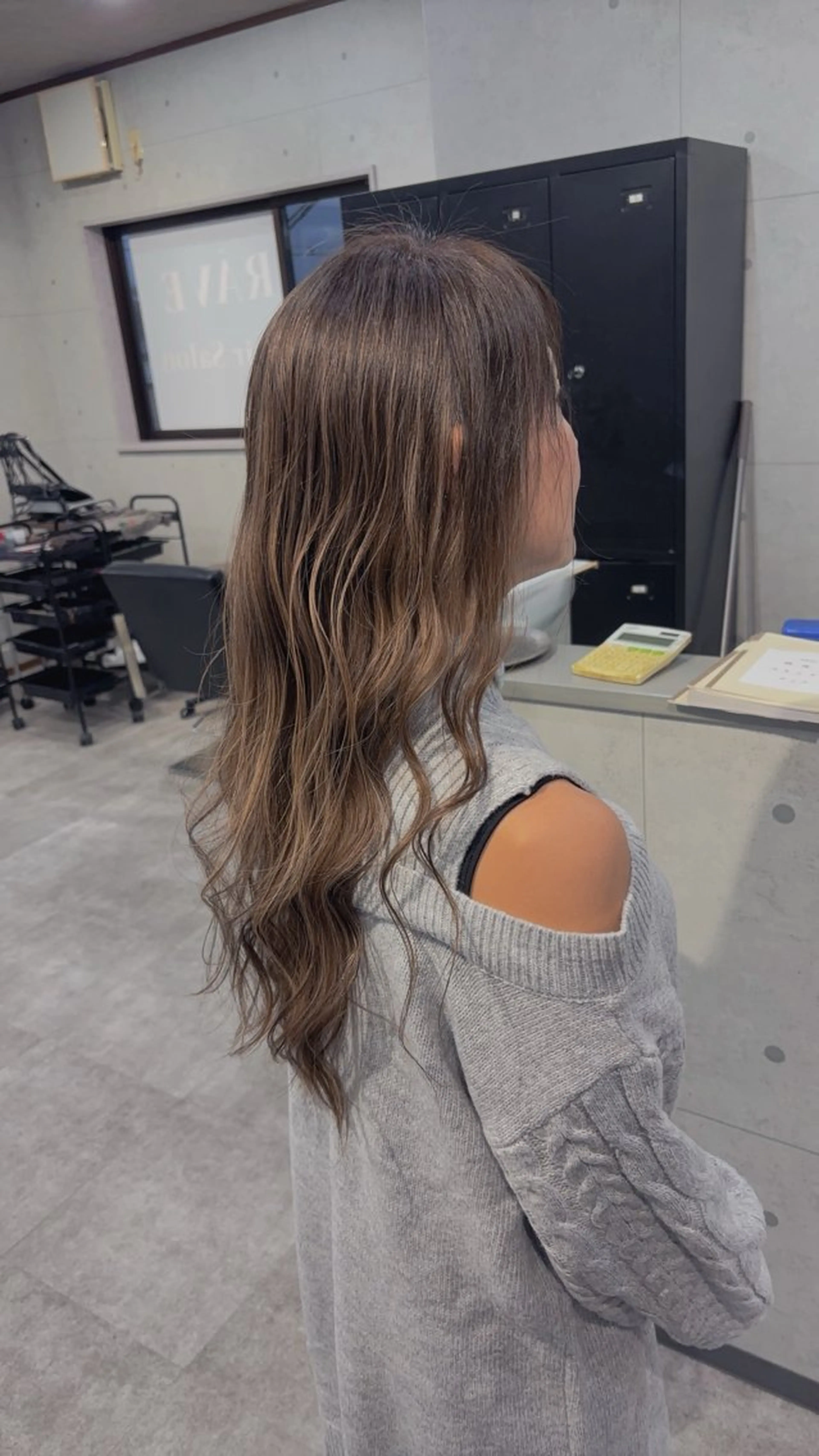 ロング ボブ くびれヘア くせ毛 髪質改善 切りっぱなしロブ カット ヘアカラー REVE所属・REVE 【外国人風カラー】のヘアスタイル