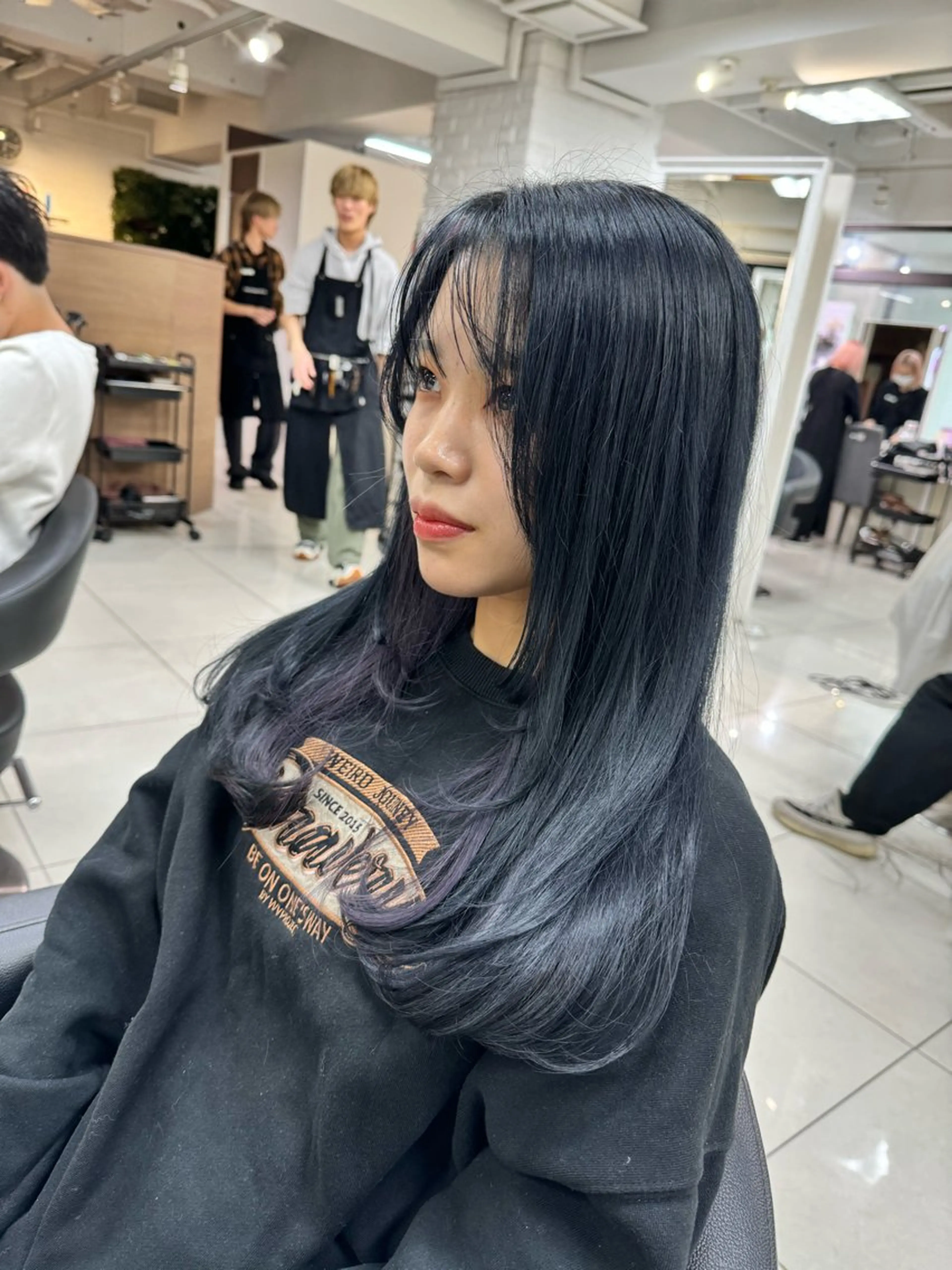 ロング カラー ブリーチ イルミナカラー ラベンダーカラー ネイビーカラー カット ヘアカラー トリートメント 【デザインカラー】 粥川佳日望のヘアスタイル