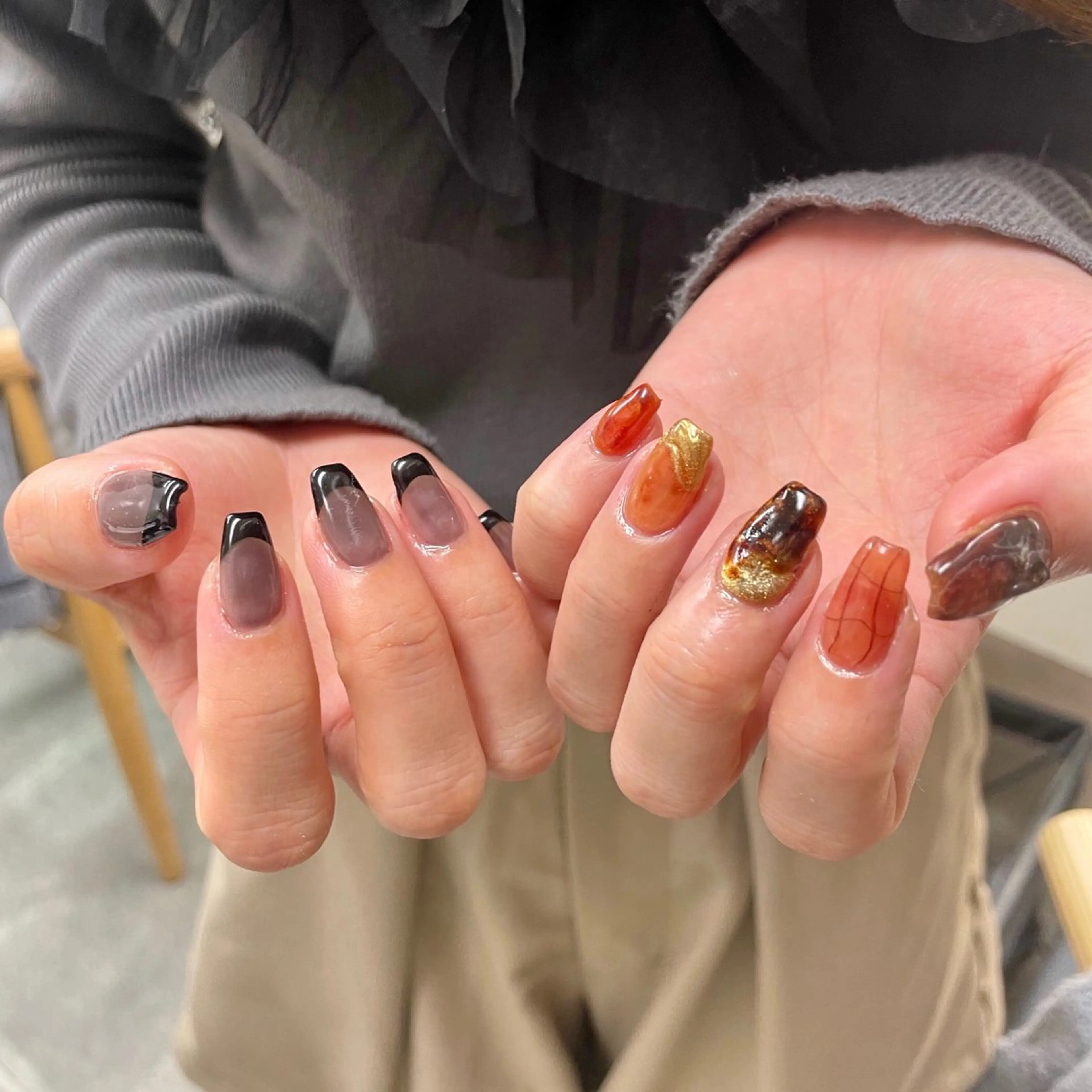ネイル アートネイル べっ甲ネイル ジェルネイル グリーン キラキラネイル nailstudio eviz新宿店のネイルデザイン