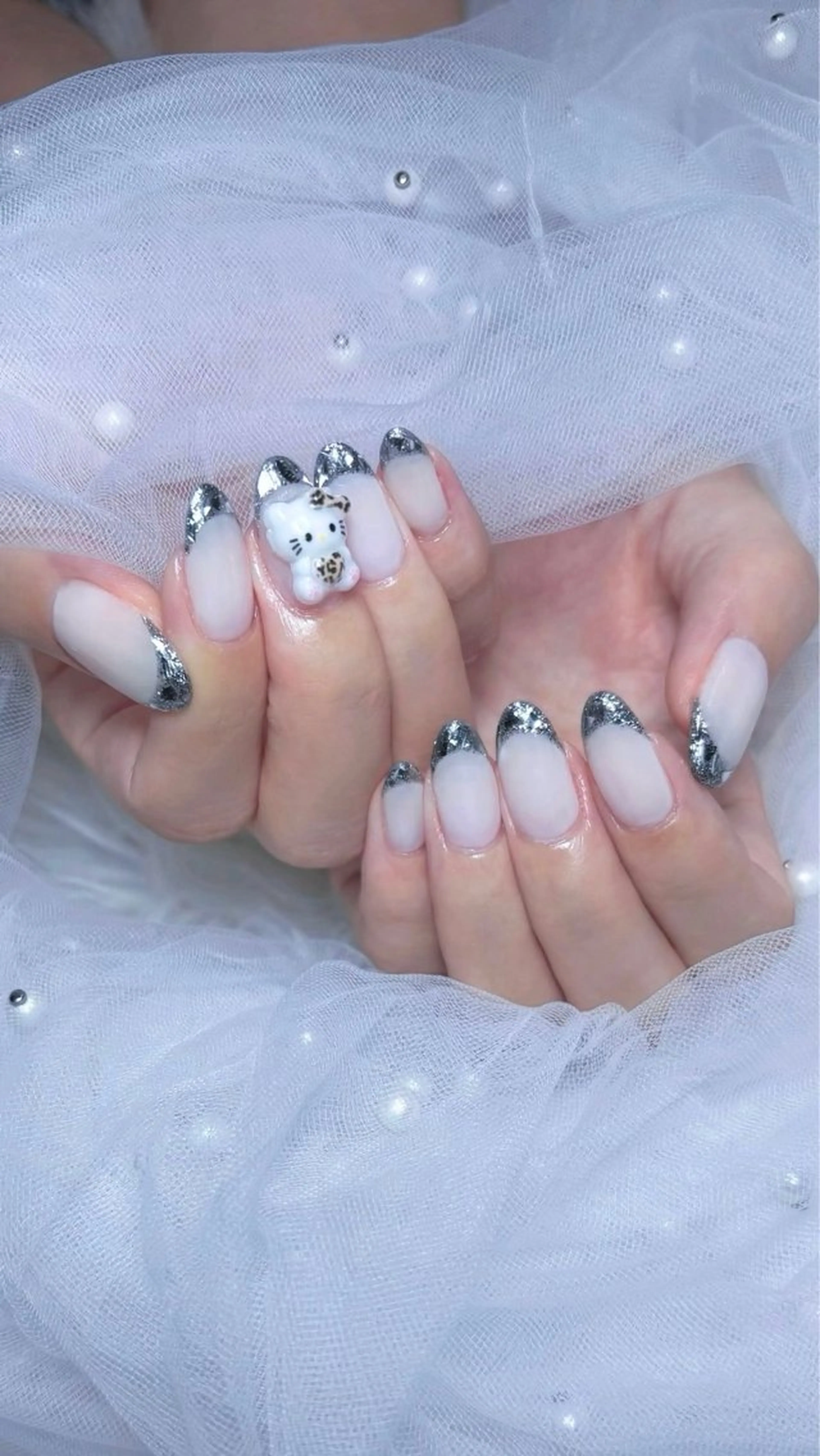 ガラスフレンチネイル💎️🫧の写真