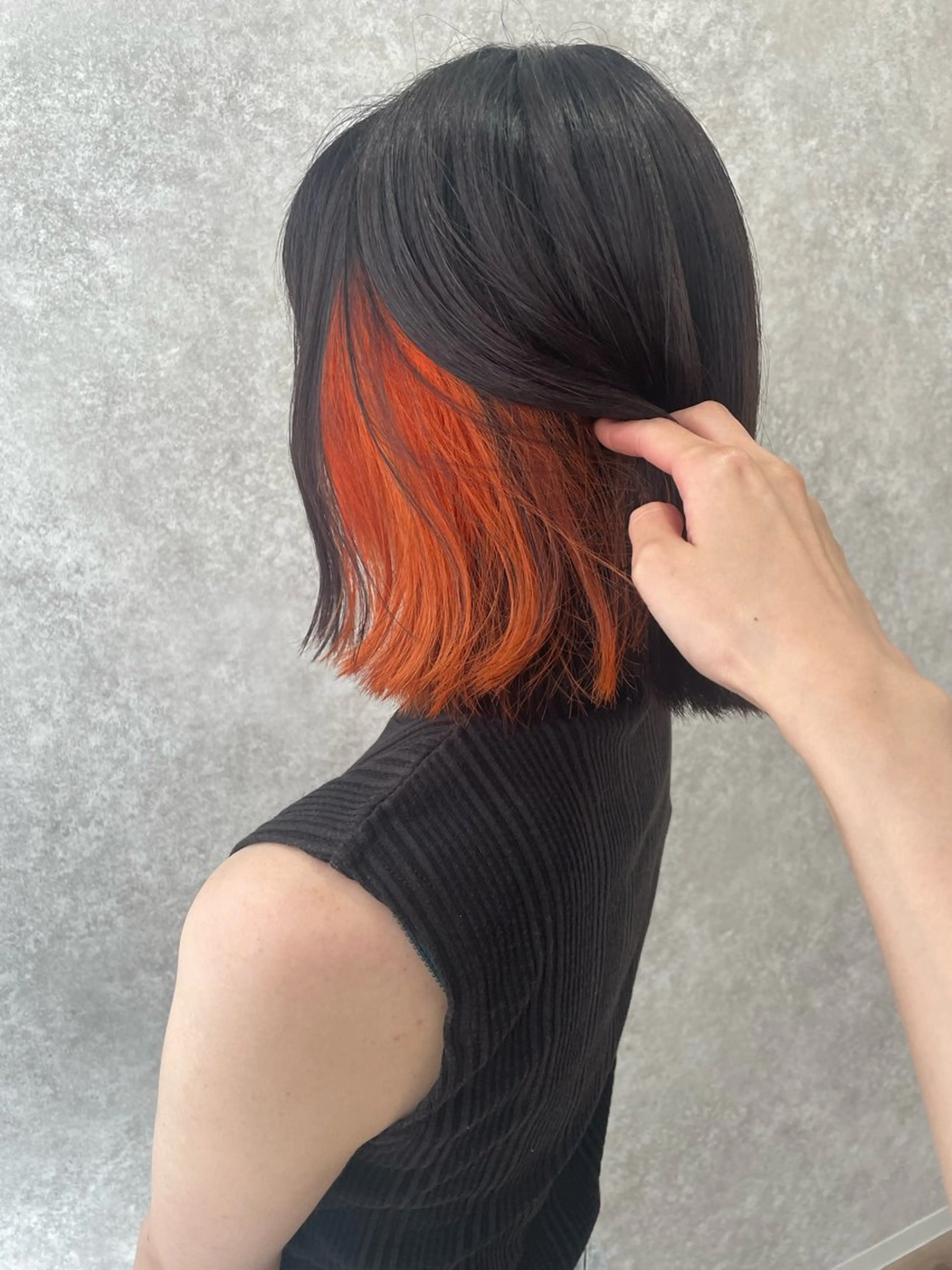 ミディアム カラー オレンジ ボブ 外ハネヘア 德本 奈名美のヘアスタイル