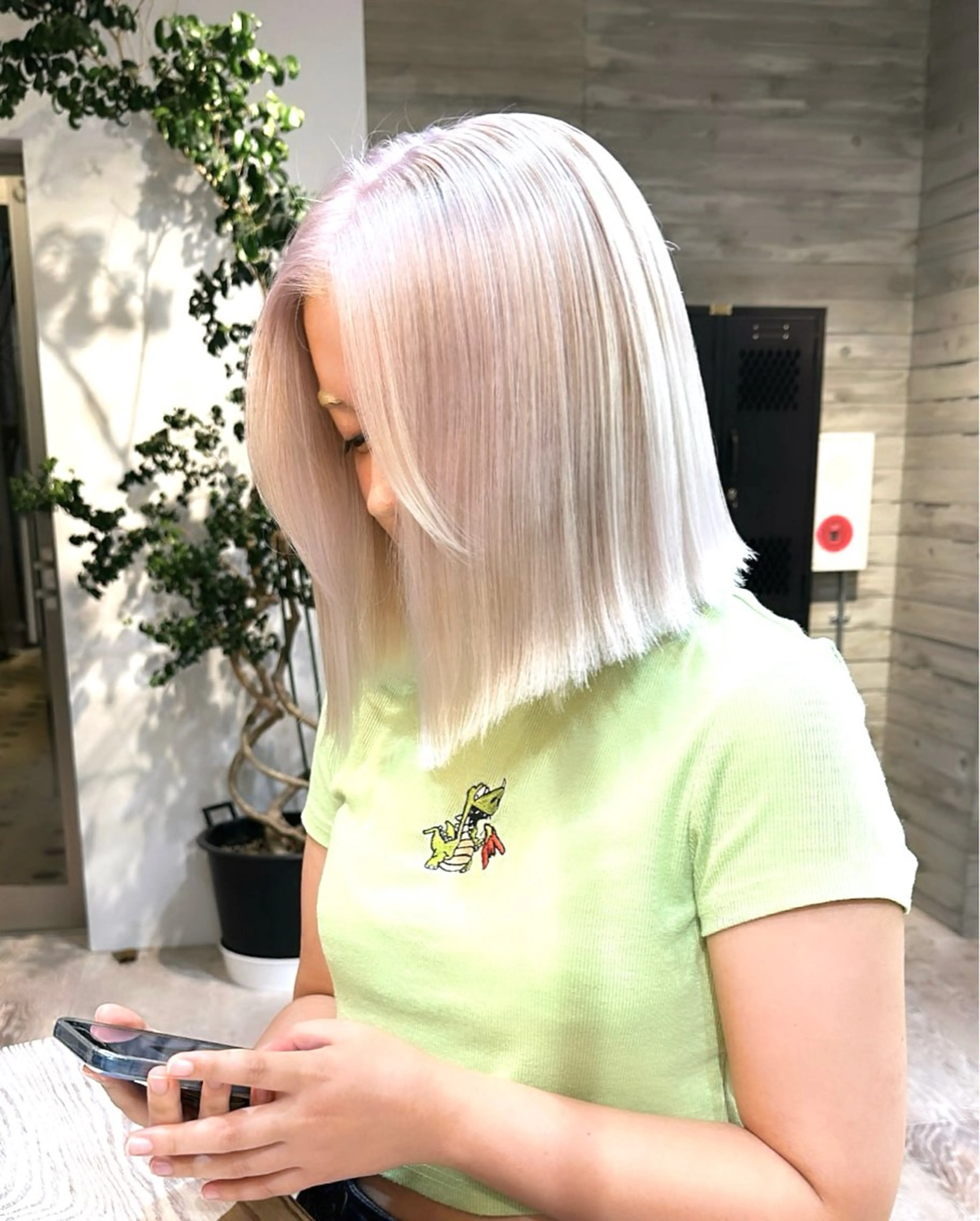 カラー 抜きっぱなしブロンド ササキカズマのヘアスタイル