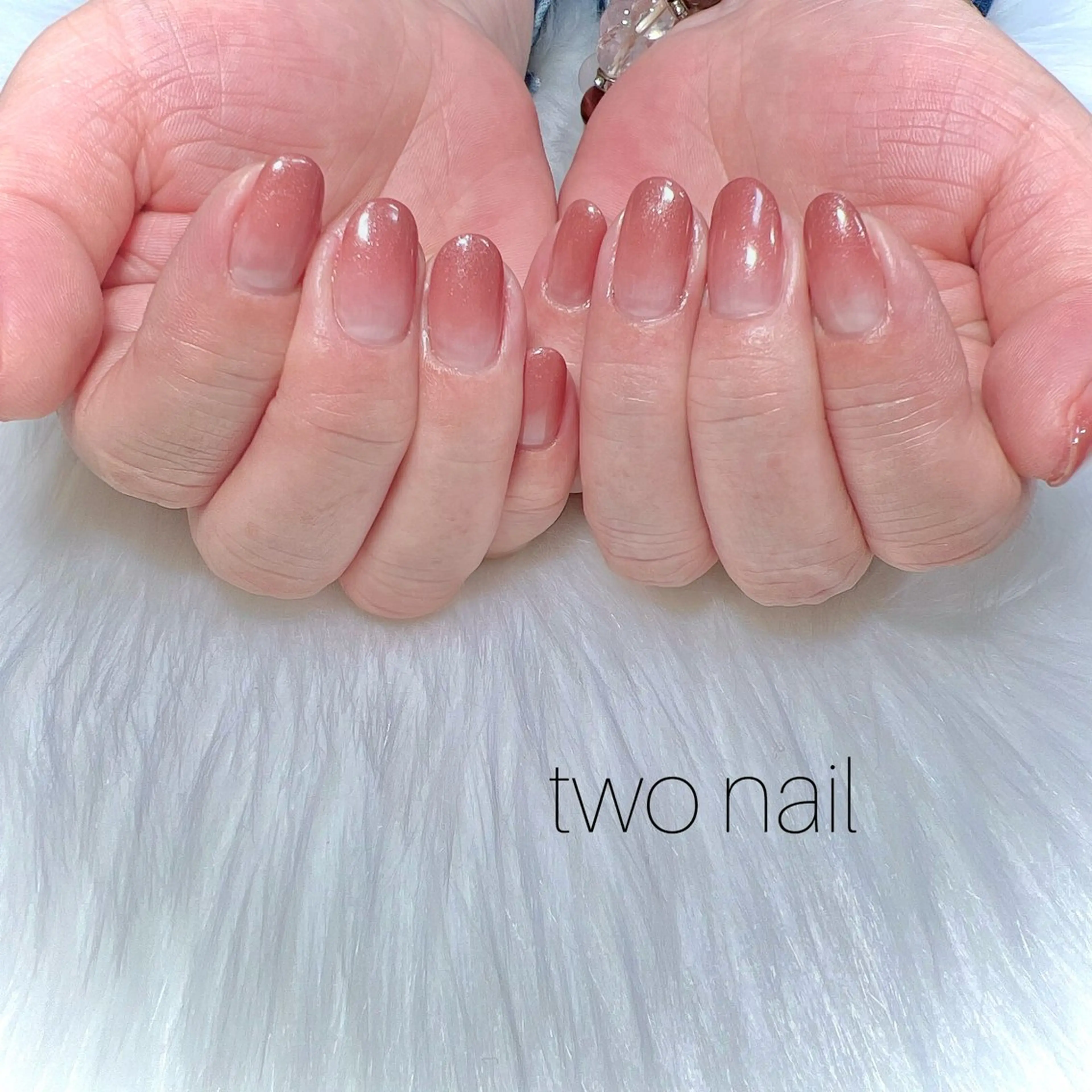 ネイル キラキラネイル ネイルチップ ホワイト ハンドネイル two nailのネイルデザイン