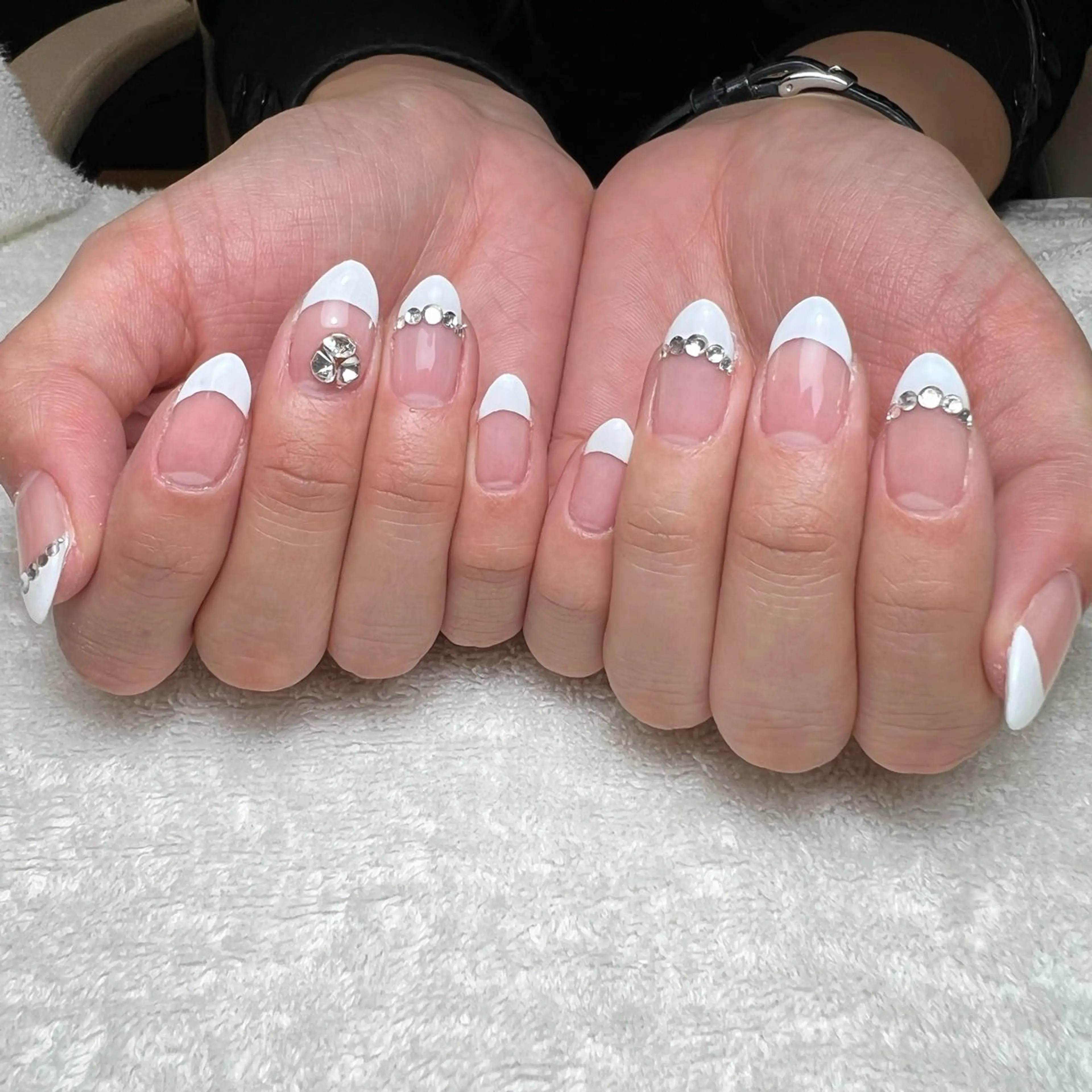 ネイル フレンチネイル ホワイト ハンドネイル COCO+所属・COCO +のエステ・リラクイメージ
