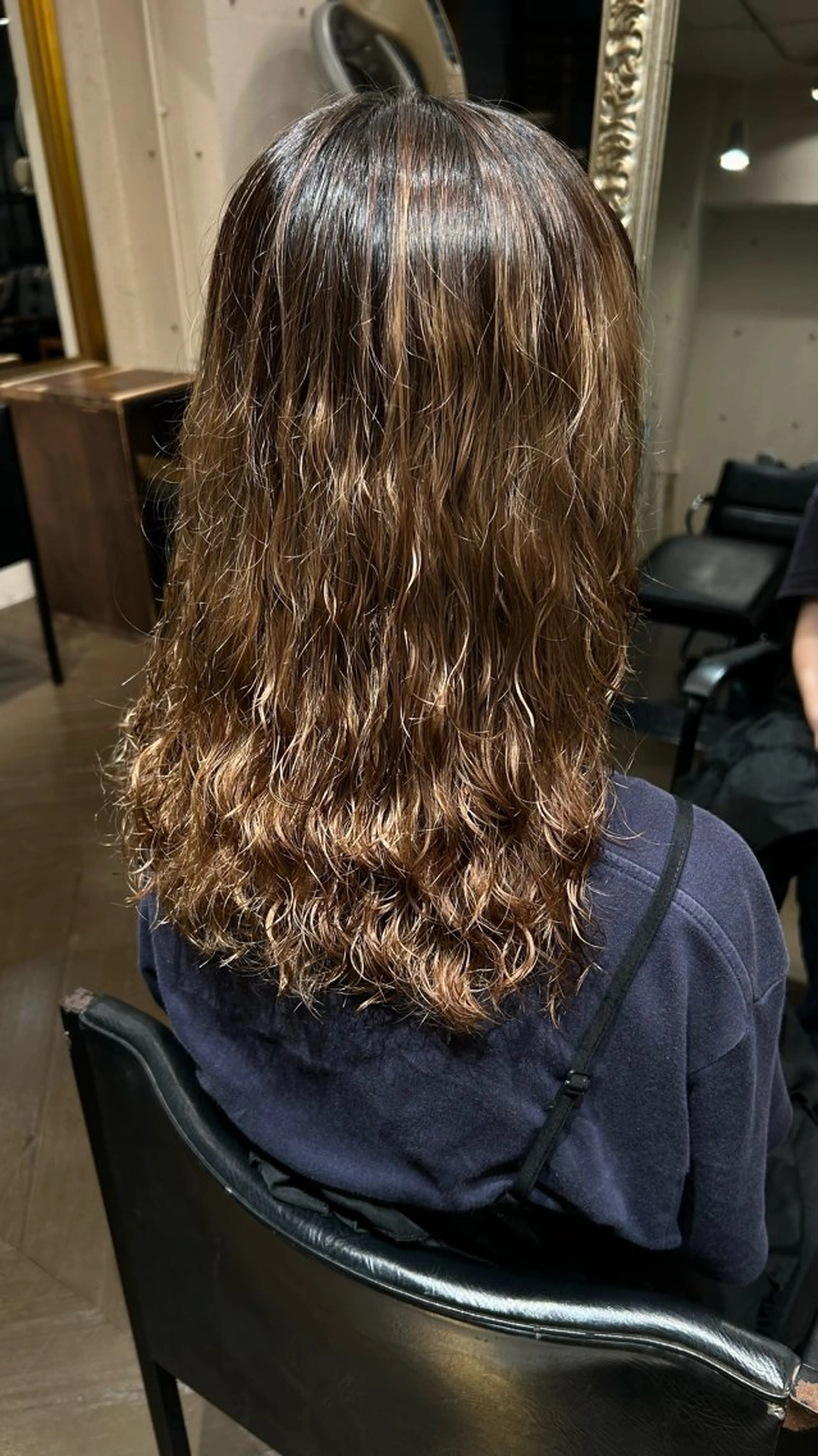 セミロング L’HOMME BLANC所属・佐藤 優里奈のヘアスタイル