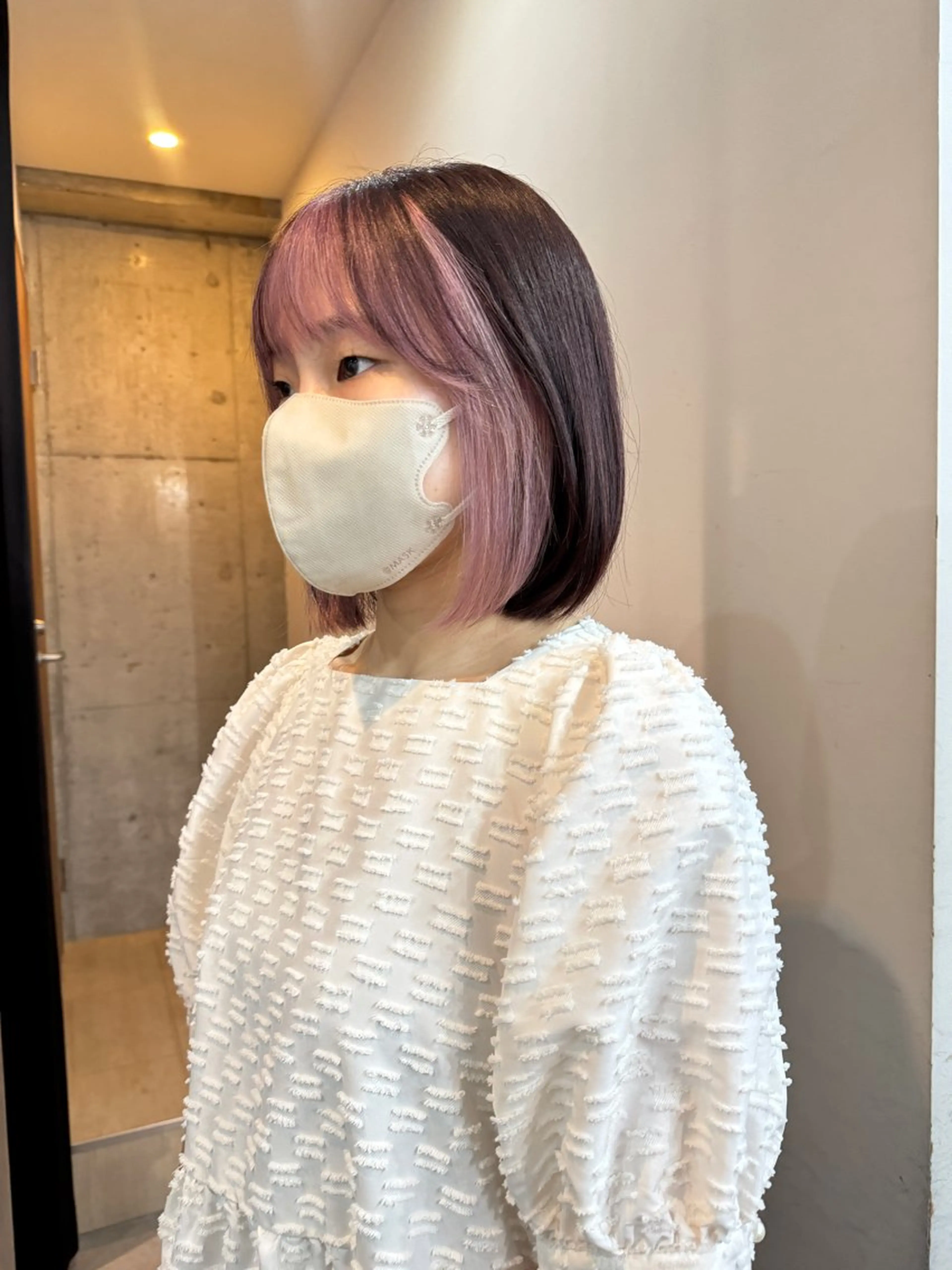 ショート カラー ミストバング  フェイスフレーミング ピンクカラー ホワイトピンク ヘアカラー 切りっぱなしボブ/ ブリーチカラー/大塚のヘアスタイル